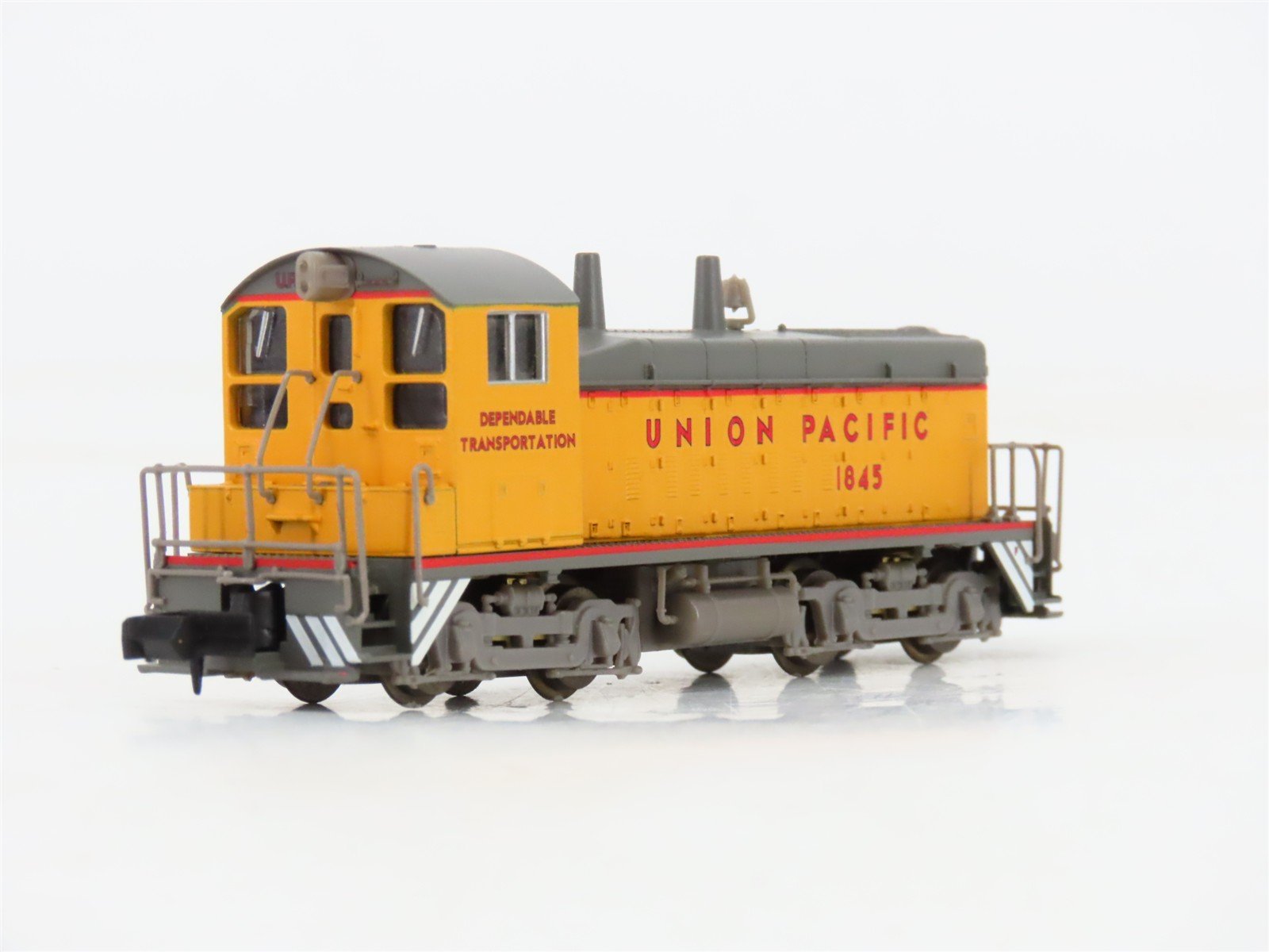 N Scale Life-Like 7520 UP Union Pacific EMD SW9/1200 Diesel Switcher #1845