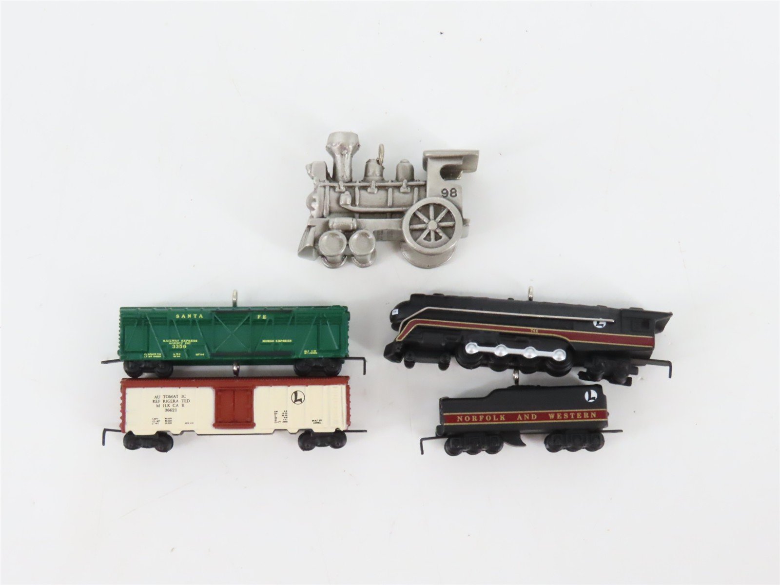 LOT of 5 Lionel/Keepsake Steam Locomotive & Freight Cars Ornaments
