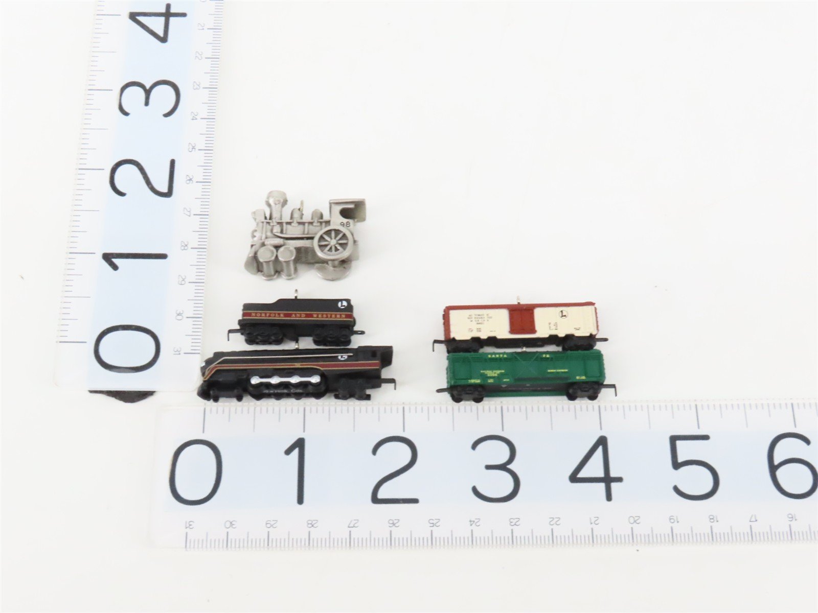 LOT of 5 Lionel/Keepsake Steam Locomotive & Freight Cars Ornaments