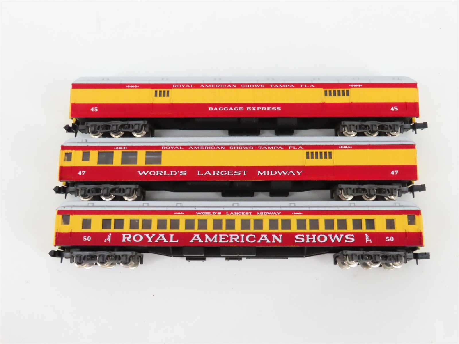 N Scale Con-Cor 0001-008513 Royal American Shows Steam Passenger Set
