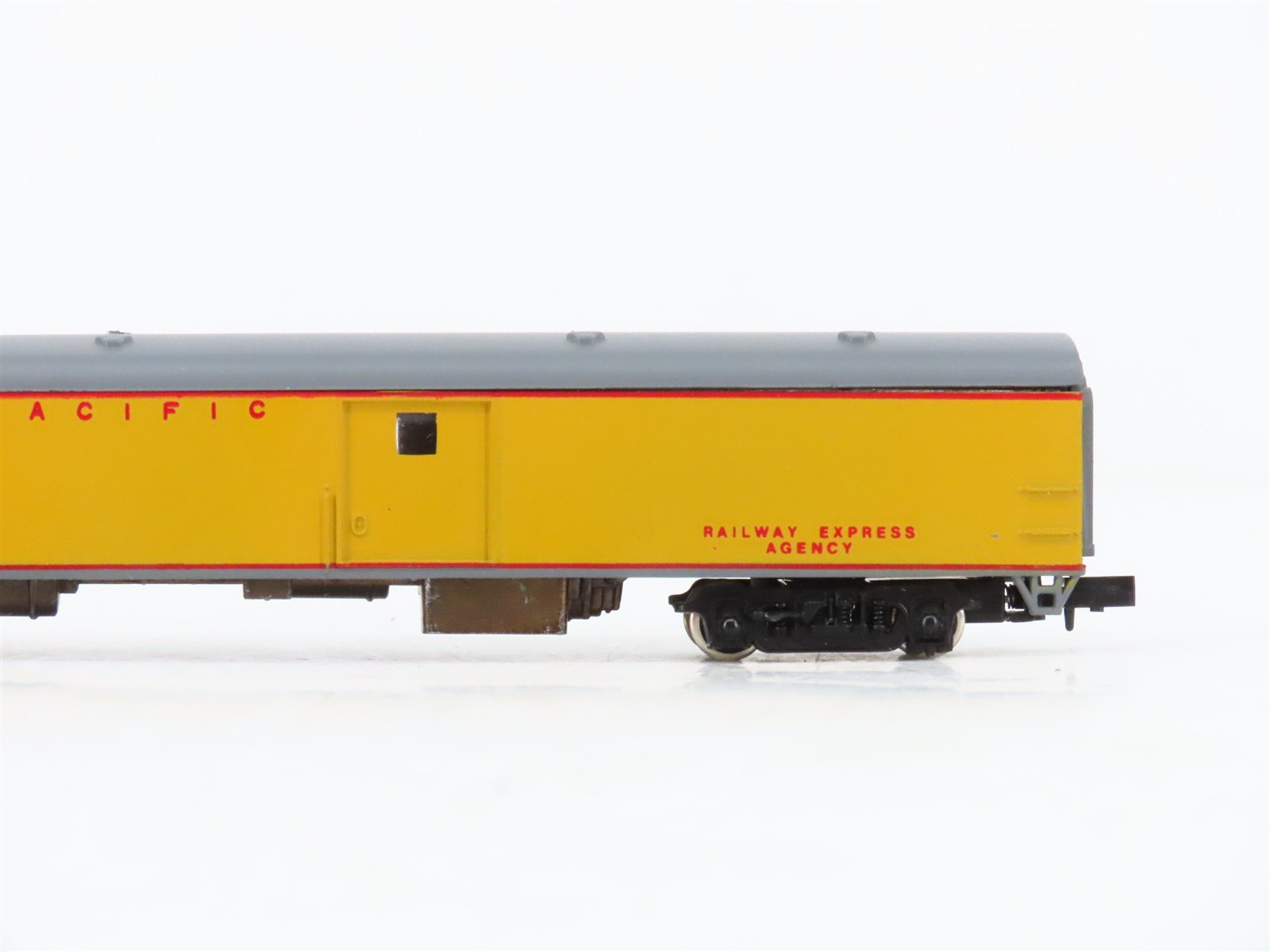 N Scale Con-Cor 0001-04081E UP Union Pacific Smoothside Baggage Passenger No#