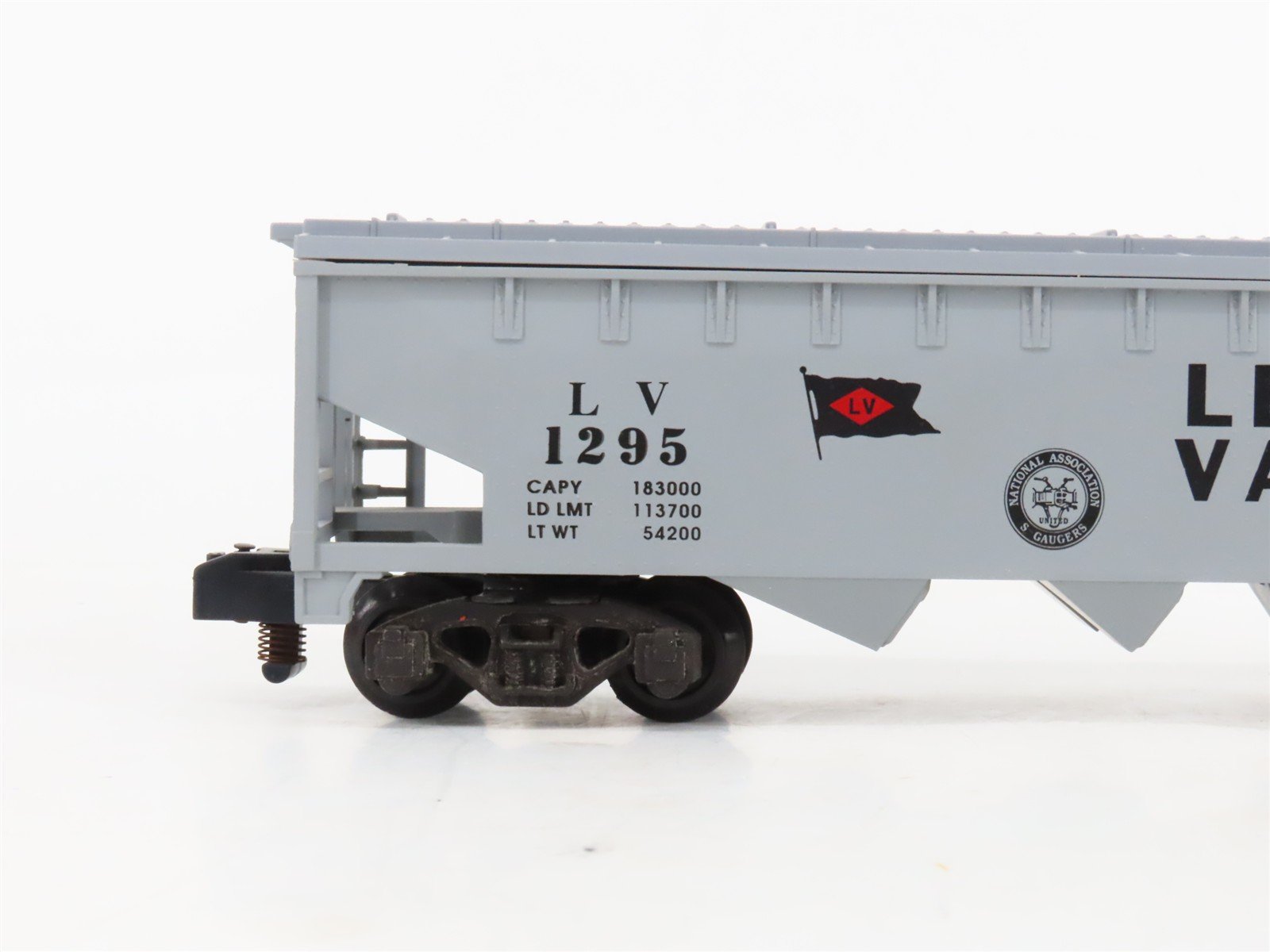S Scale American Flyer 6-48494 LV Lehigh Valley 3-Bay Covered Hopper #1295