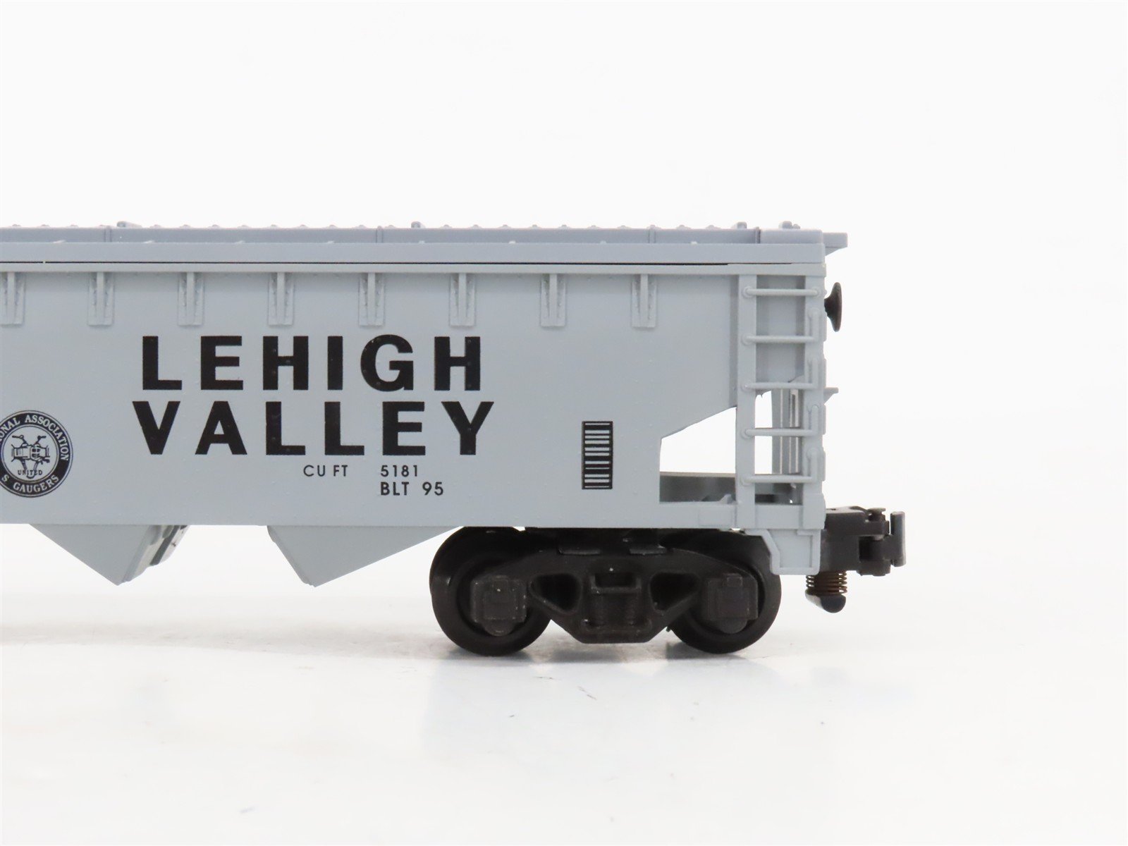 S Scale American Flyer 6-48494 LV Lehigh Valley 3-Bay Covered Hopper #1295