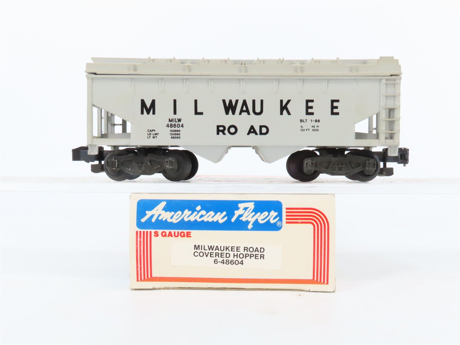 S Scale American Flyer 6-48604 MILW Milwaukee Road 2--Bay Covered Hopper #48604