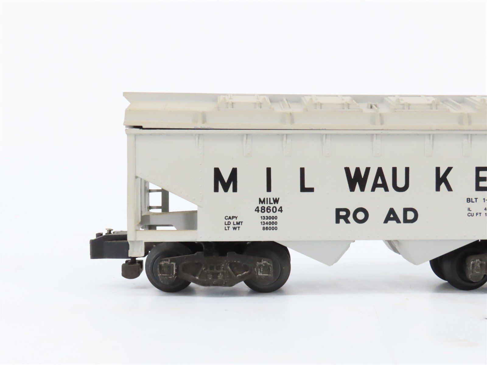 S Scale American Flyer 6-48604 MILW Milwaukee Road 2--Bay Covered Hopper #48604