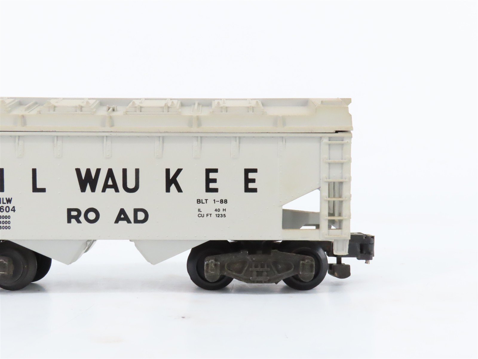 S Scale American Flyer 6-48604 MILW Milwaukee Road 2--Bay Covered Hopper #48604