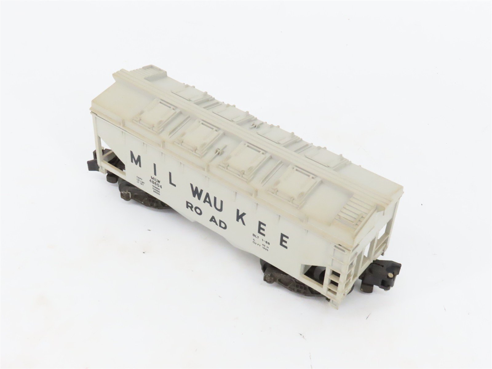 S Scale American Flyer 6-48604 MILW Milwaukee Road 2--Bay Covered Hopper #48604