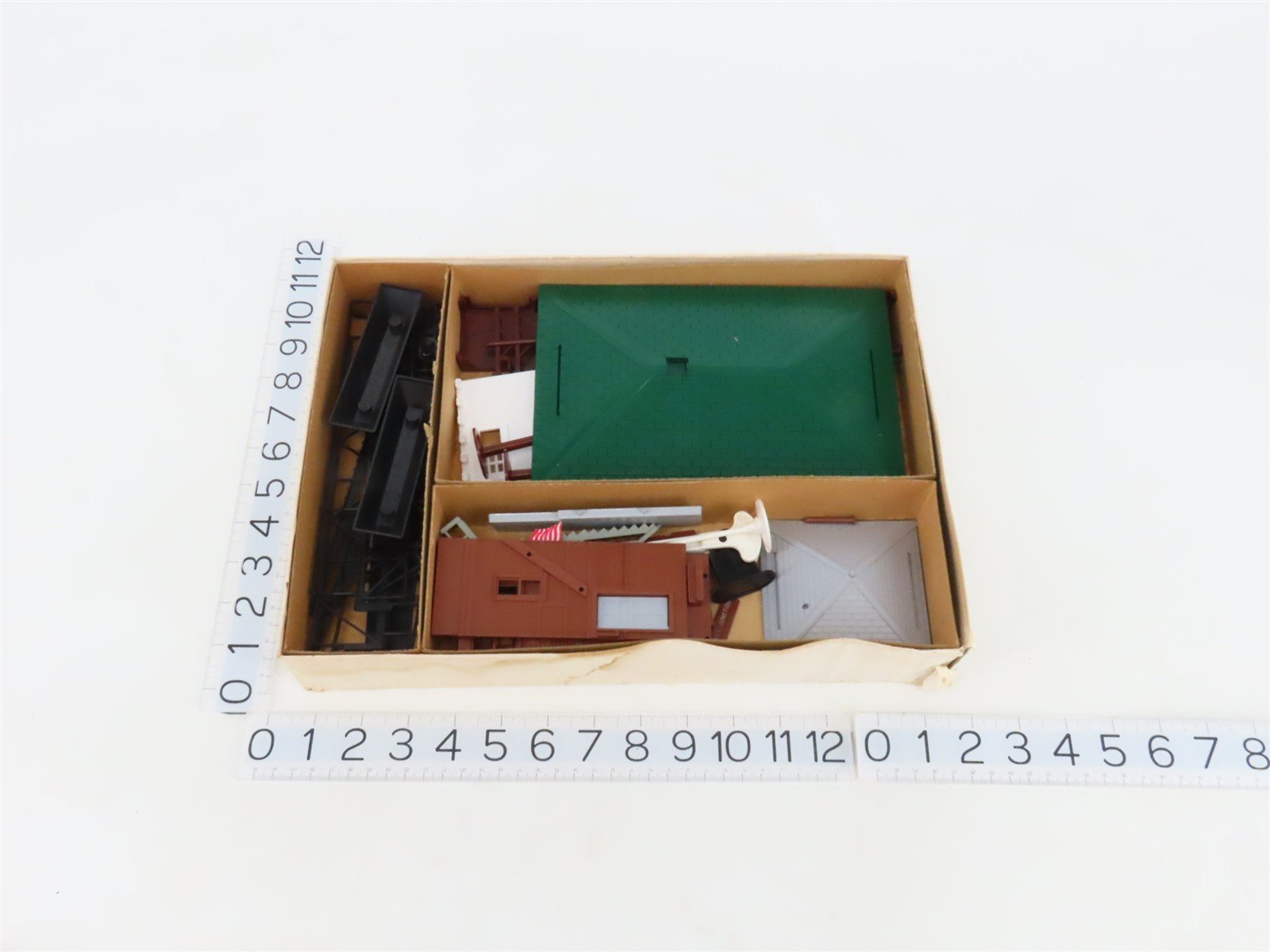 O & S Scale Bachmann 5400-298 Plasticville USA Station, Switch Tower & More Kit