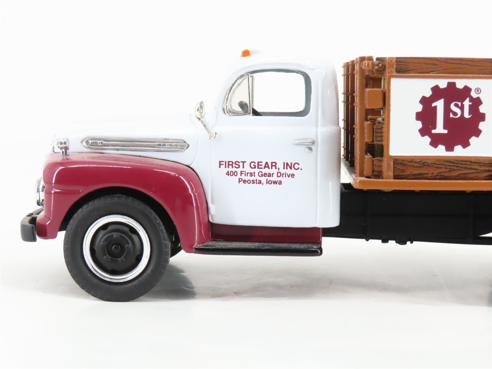 1:34 Scale Eastwood Automobilia 19-0120 Die-Cast 1951 Ford F-6 Stake Truck