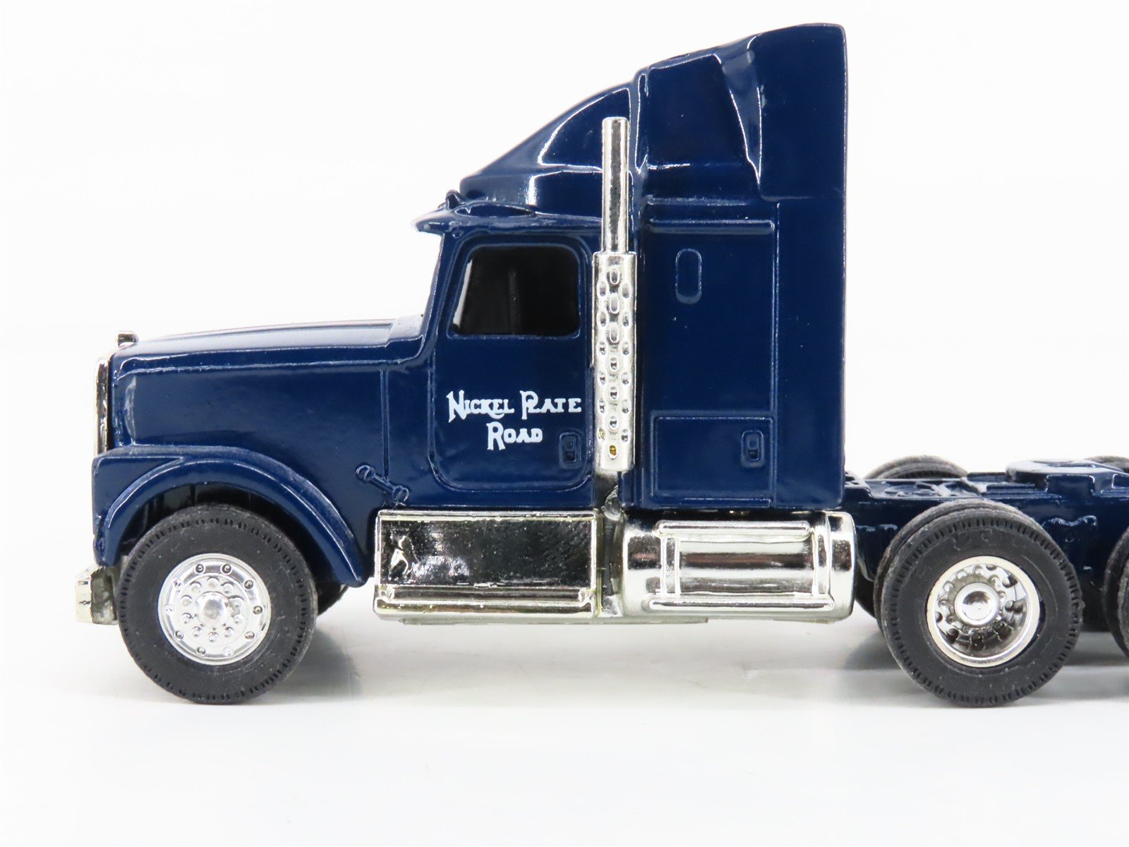 1:64 Scale Ertl 2934 Nickel Plate Road Die-Cast International Cab Semi Truck