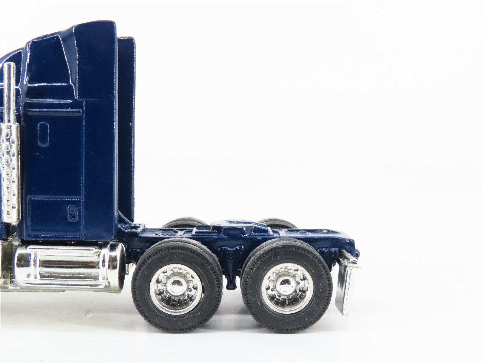 1:64 Scale Ertl 2934 Nickel Plate Road Die-Cast International Cab Semi Truck