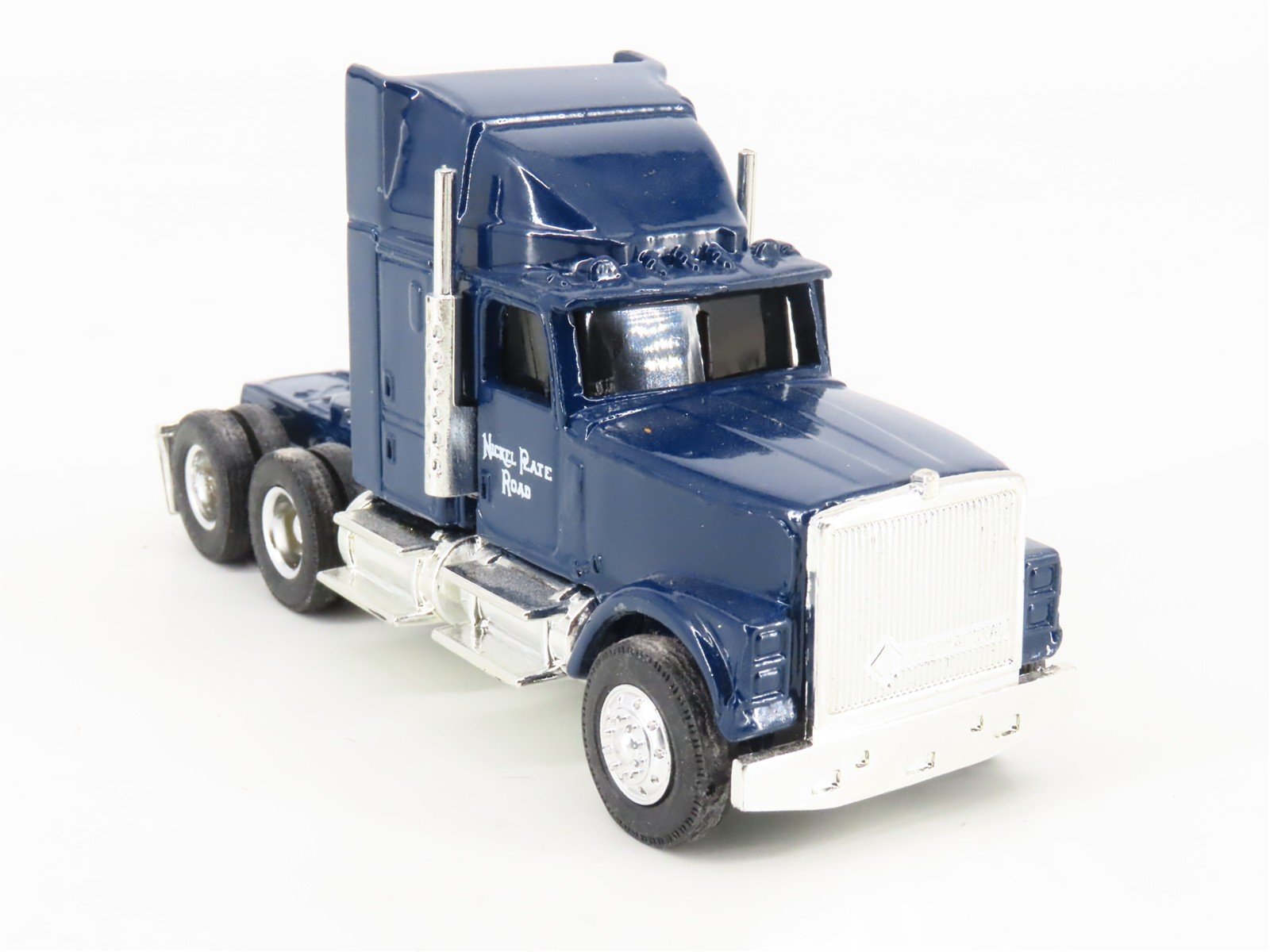 1:64 Scale Ertl 2934 Nickel Plate Road Die-Cast International Cab Semi Truck