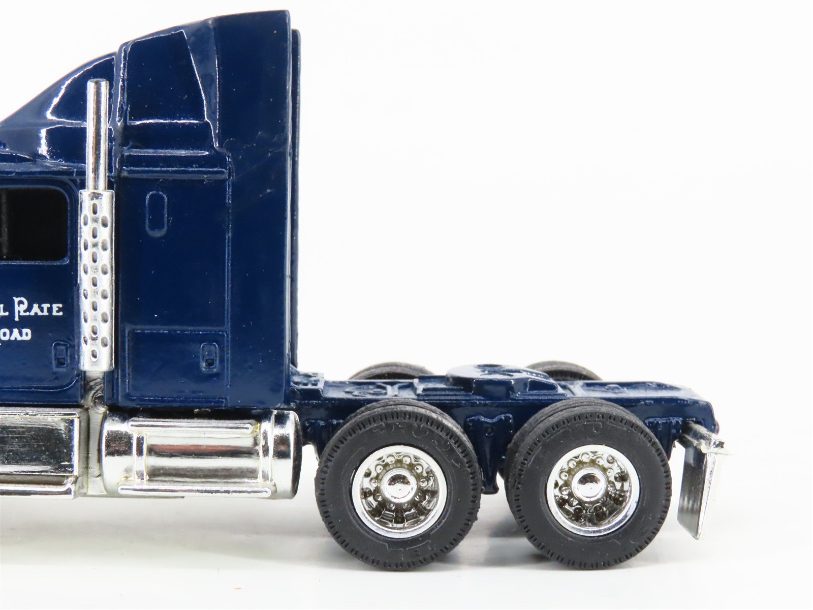 1:64 Scale Ertl 2934 Nickel Plate Road Die-Cast International Cab Semi Truck