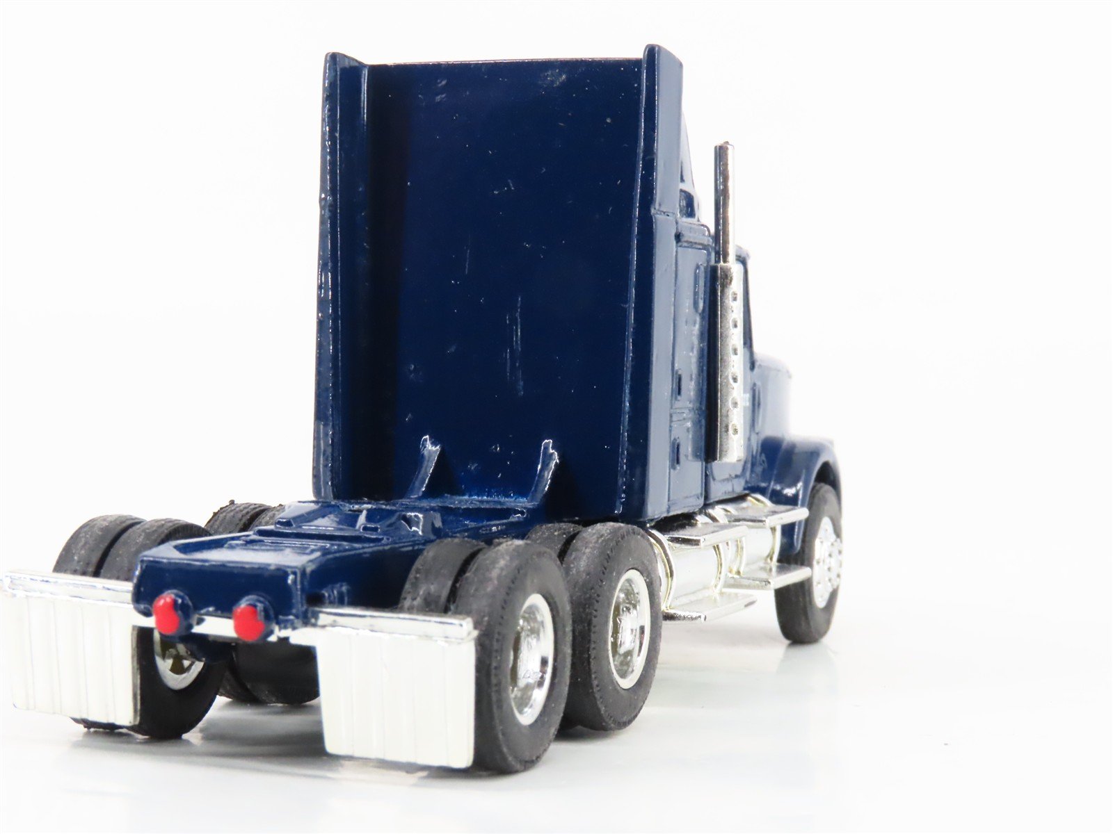 1:64 Scale Ertl 2934 Nickel Plate Road Die-Cast International Cab Semi Truck