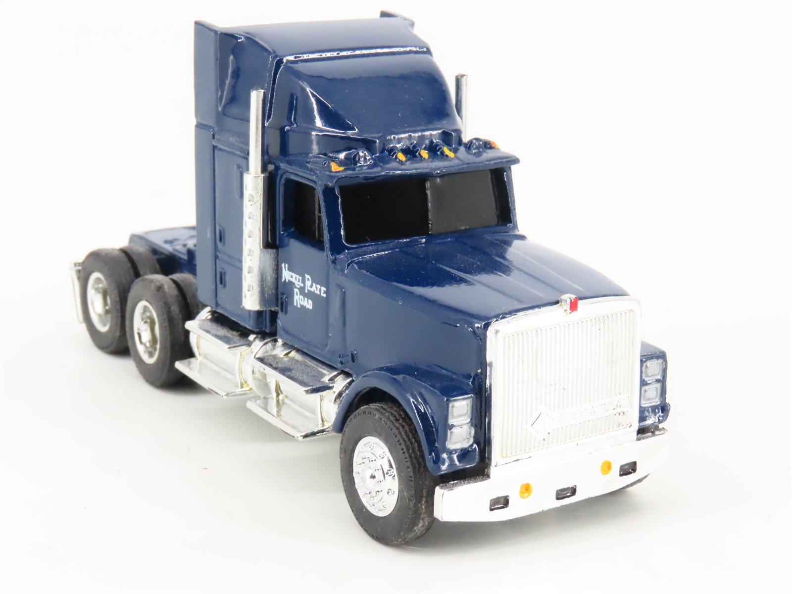 1:64 Scale Ertl 2934 Nickel Plate Road Die-Cast International Cab Semi Truck