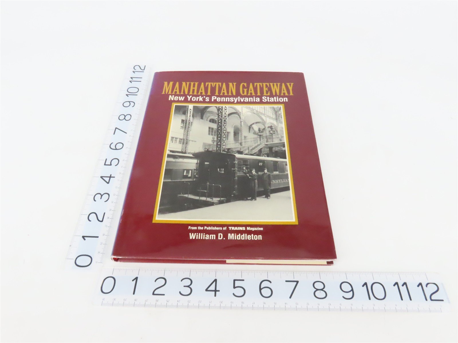 Manhattan Gateway: New York's Pennsylvania Station by Middleton ©1996 HC Book