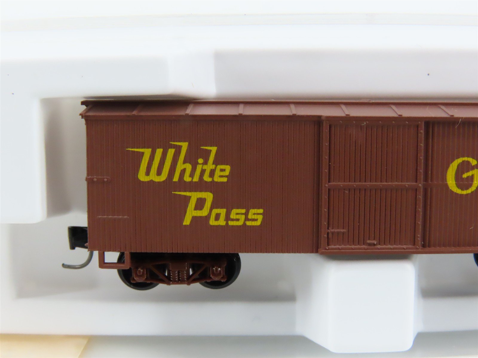 Nn3 Scale Micro-Trains MTL 15111 White Pass & Yukon 30' Single Door Box Car #734