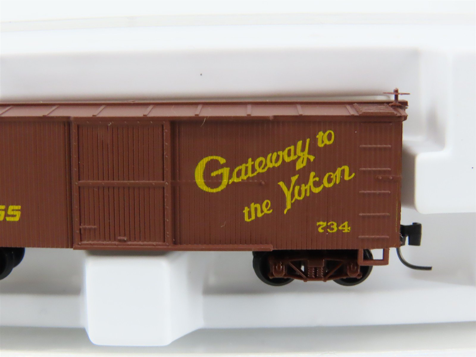 Nn3 Scale Micro-Trains MTL 15111 White Pass & Yukon 30' Single Door Box Car #734