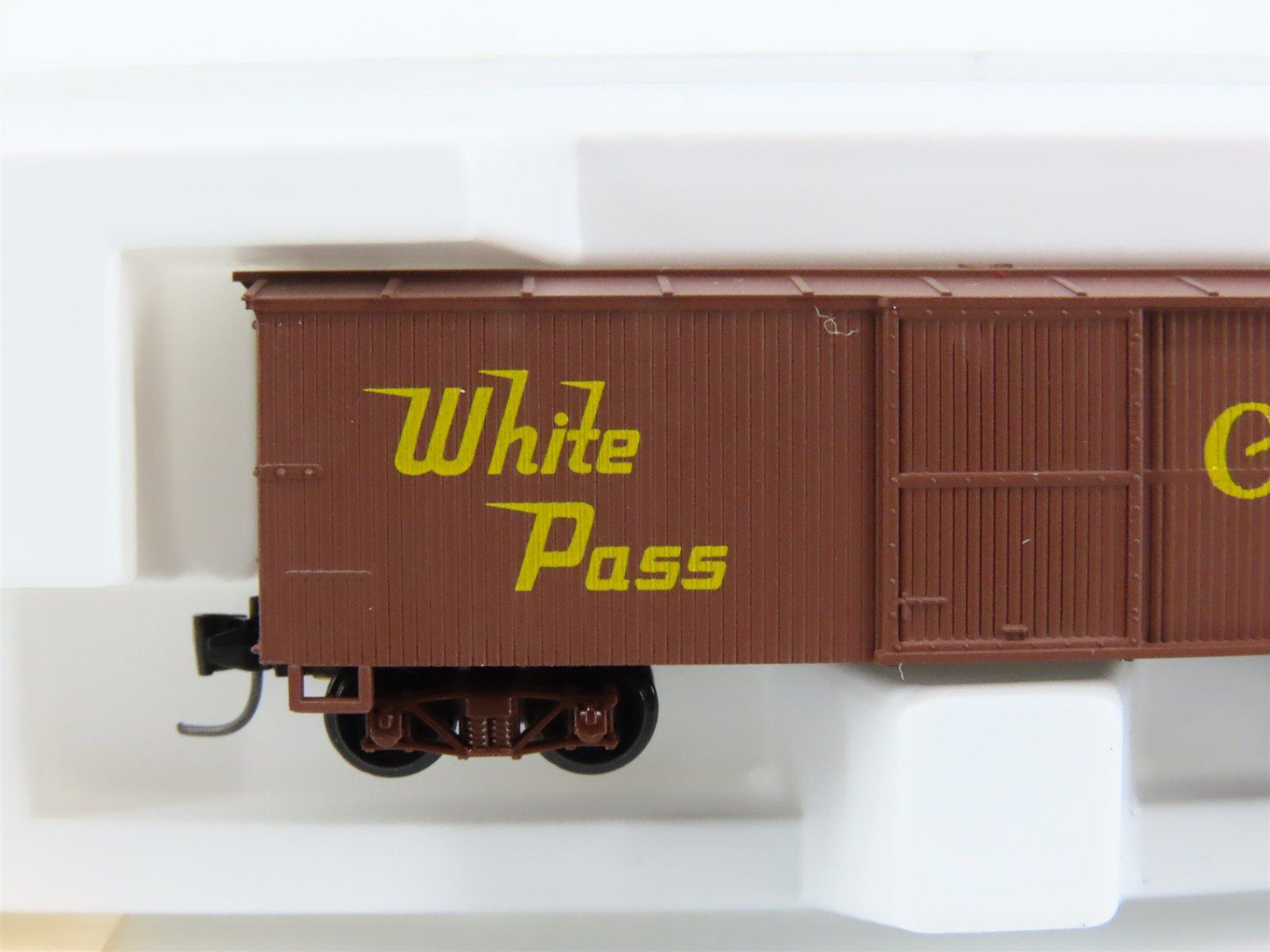 Nn3 Scale Micro-Trains MTL 15111 White Pass & Yukon 30' Single Door Box Car #734