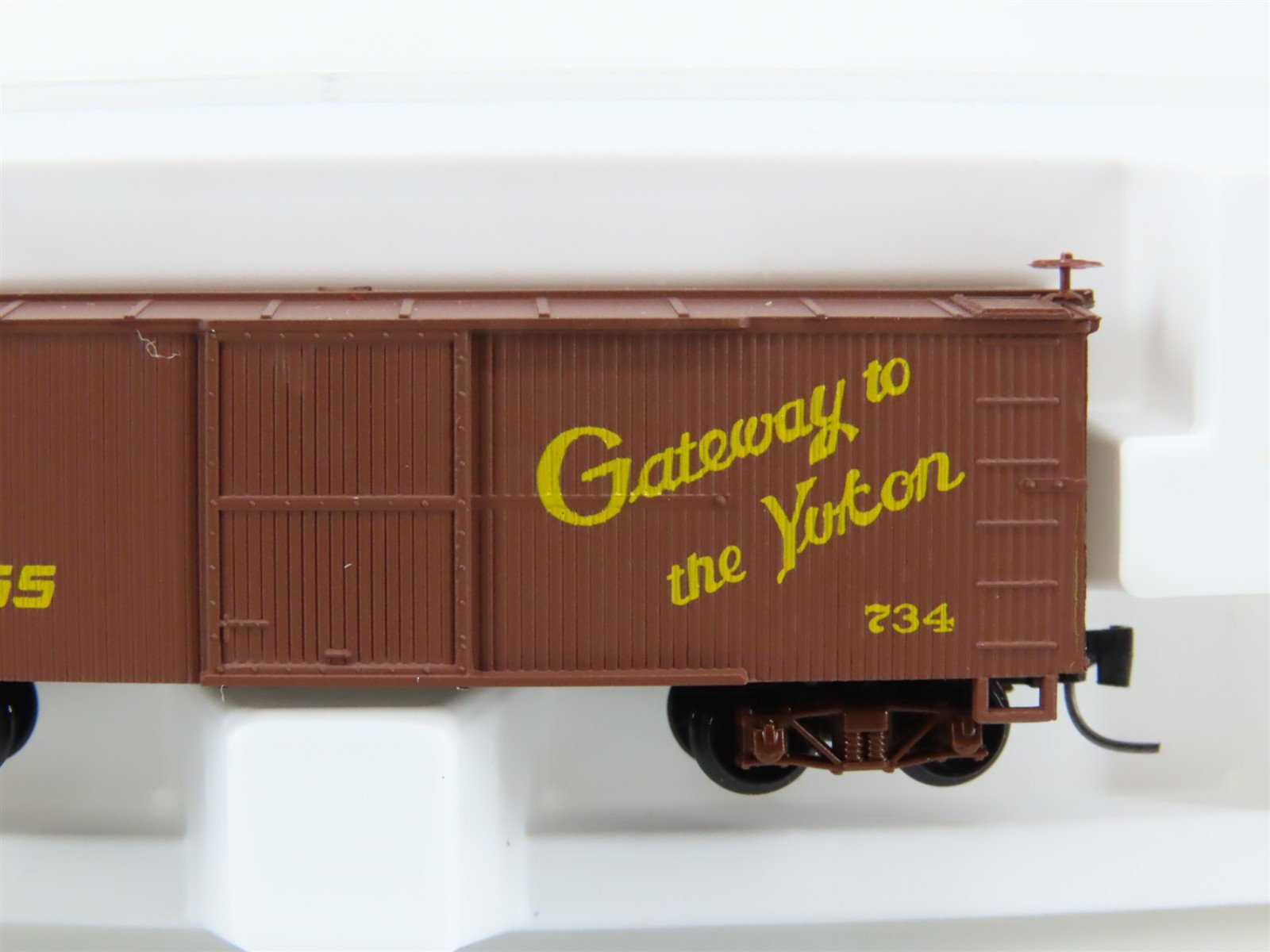 Nn3 Scale Micro-Trains MTL 15111 White Pass & Yukon 30' Single Door Box Car #734