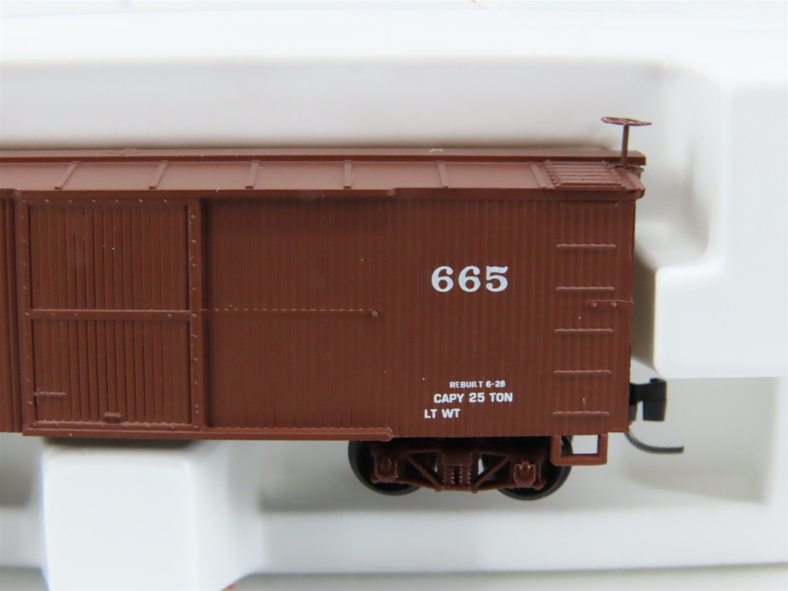 Nn3 Scale Micro-Trains MTL 15116 Pacific Coast Railway Single Door Box Car #665