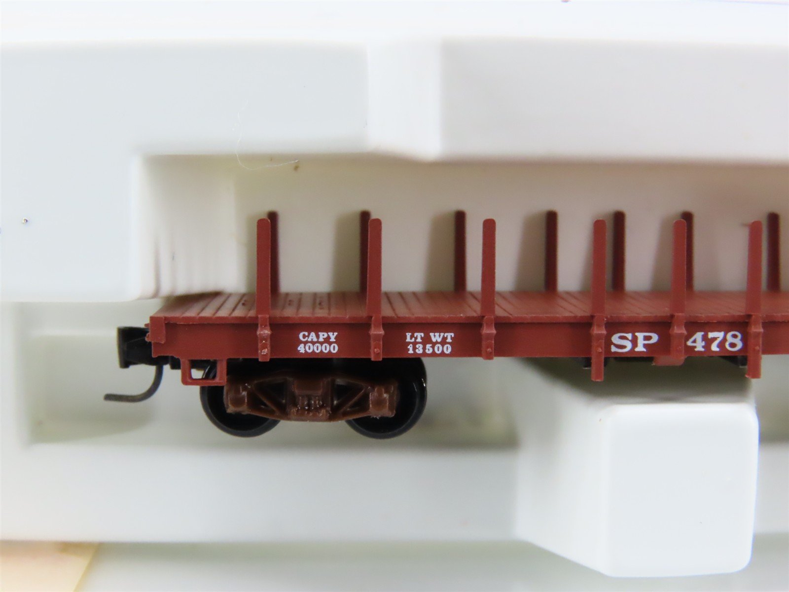 Nn3 Scale Micro-Trains MTL 15301 SP Southern Pacific Flat Car #478 w/ Stakes