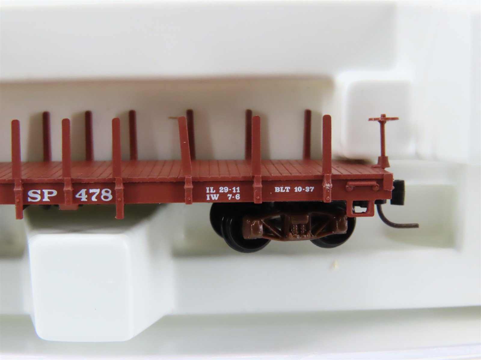 Nn3 Scale Micro-Trains MTL 15301 SP Southern Pacific Flat Car #478 w/ Stakes