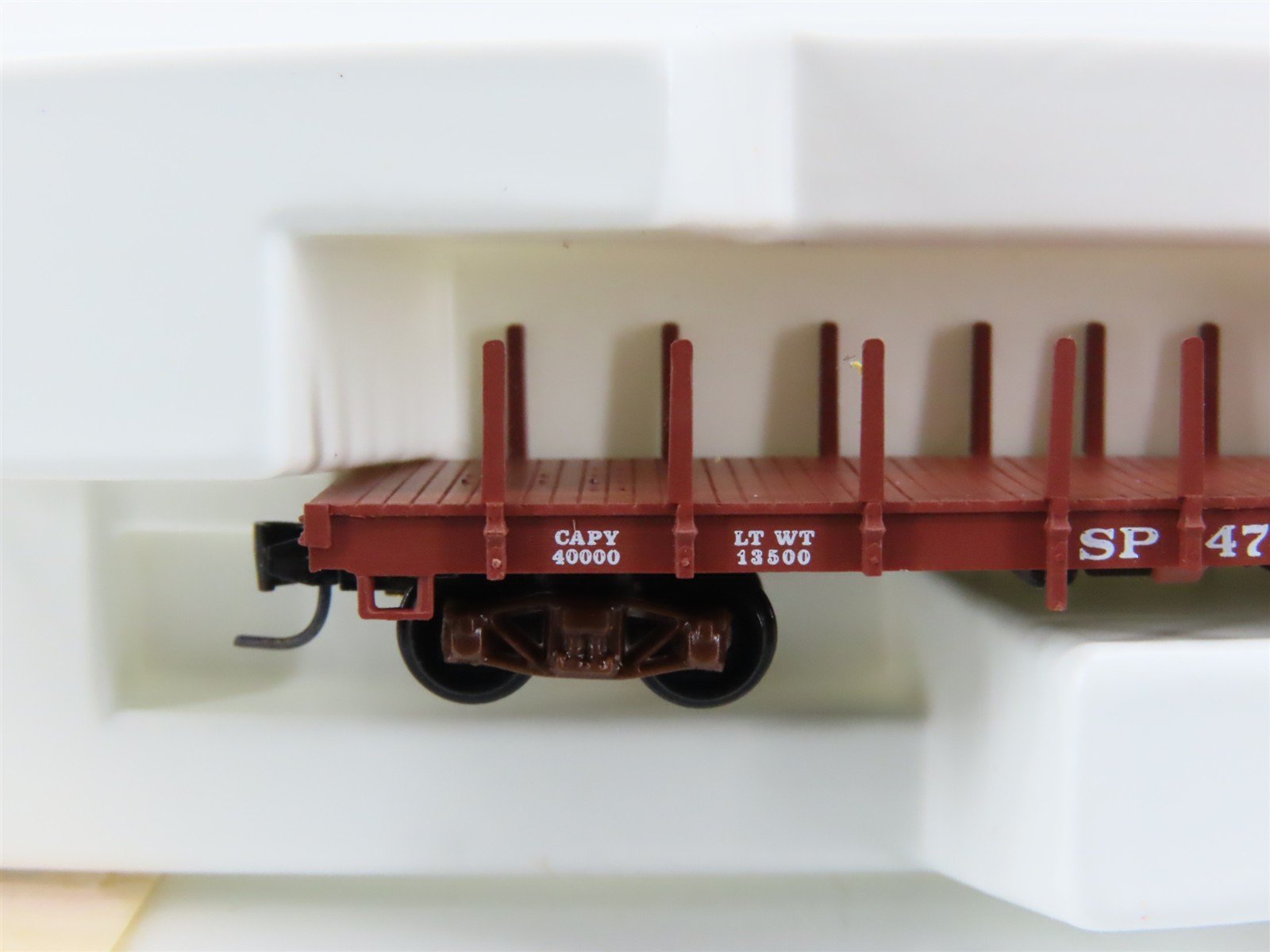 Nn3 Scale Micro-Trains MTL 15301 SP Southern Pacific Flat Car #478 w/ Stakes