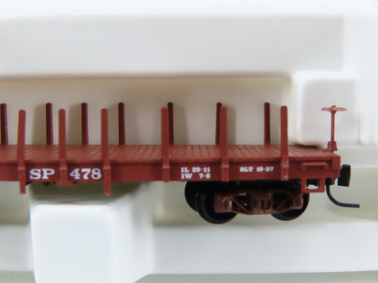 Nn3 Scale Micro-Trains MTL 15301 SP Southern Pacific Flat Car #478 w/ Stakes