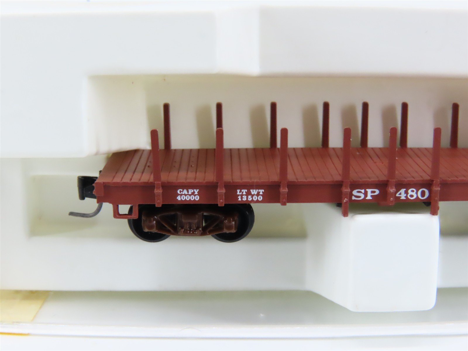 Nn3 Scale Micro-Trains MTL 15301 SP Southern Pacific Flat Car #480 w/ Stakes