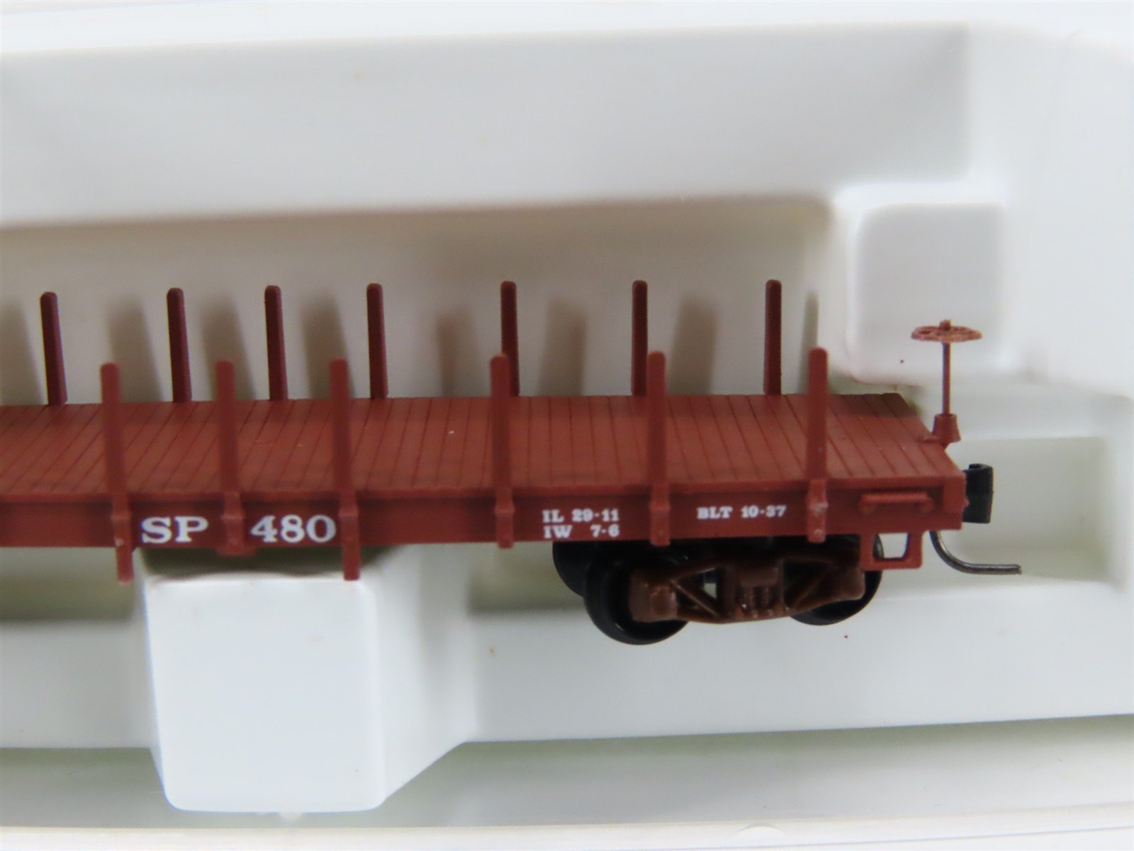 Nn3 Scale Micro-Trains MTL 15301 SP Southern Pacific Flat Car #480 w/ Stakes