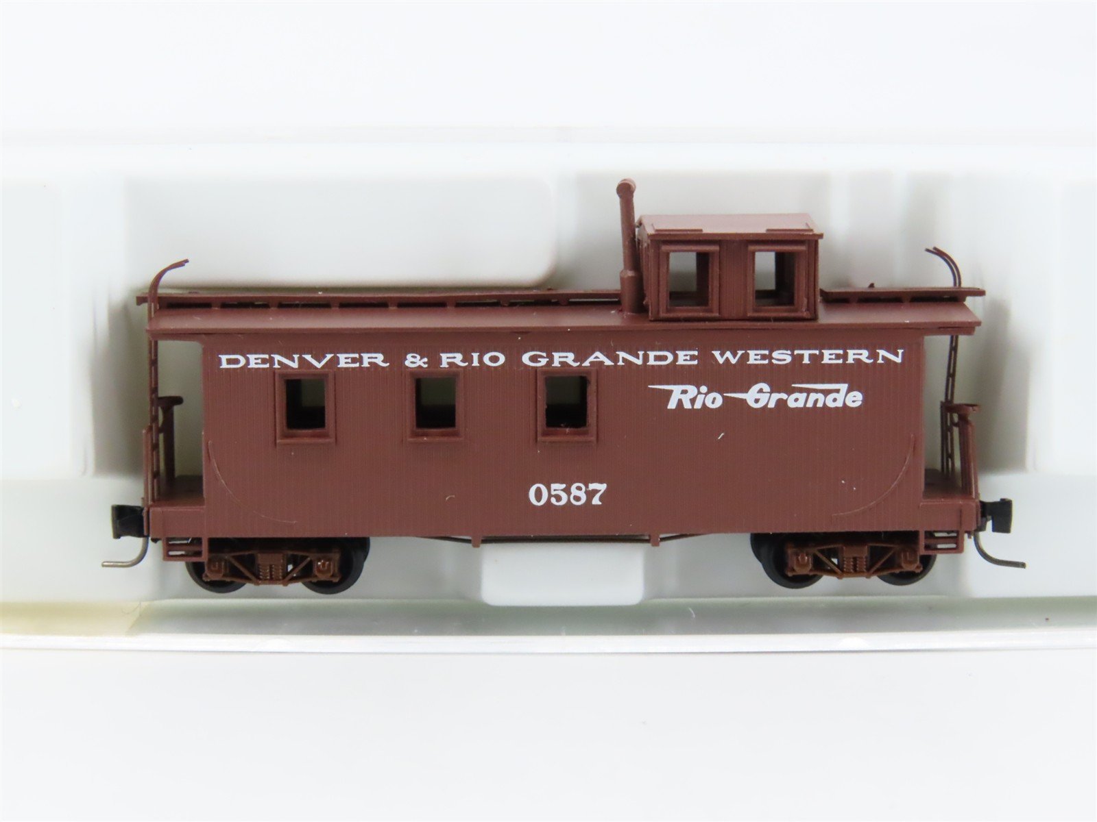 Nn3 Scale Micro-Trains MTL 15701 D&RGW Rio Grande Railroad Cupola Caboose #0587