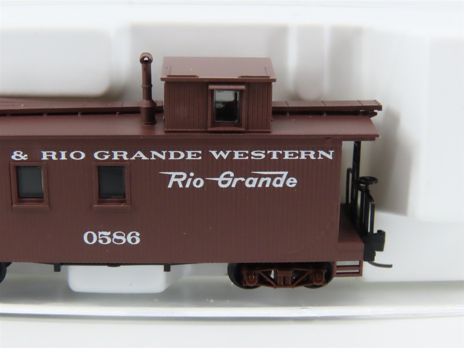 Nn3 Scale Micro-Trains MTL 15502 D&RGW Rio Grande Railroad Cupola Caboose #0586