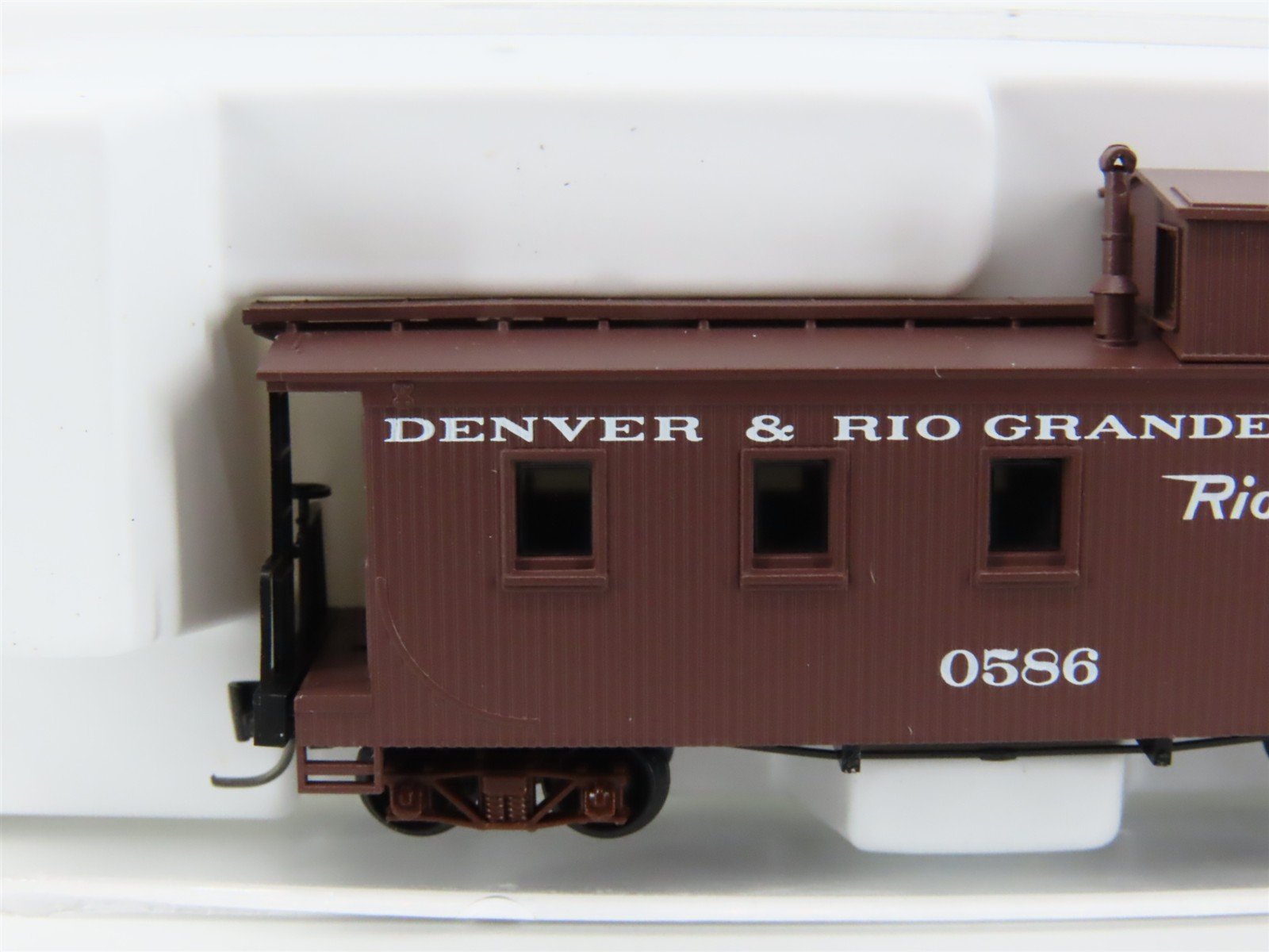 Nn3 Scale Micro-Trains MTL 15502 D&RGW Rio Grande Railroad Cupola Caboose #0586