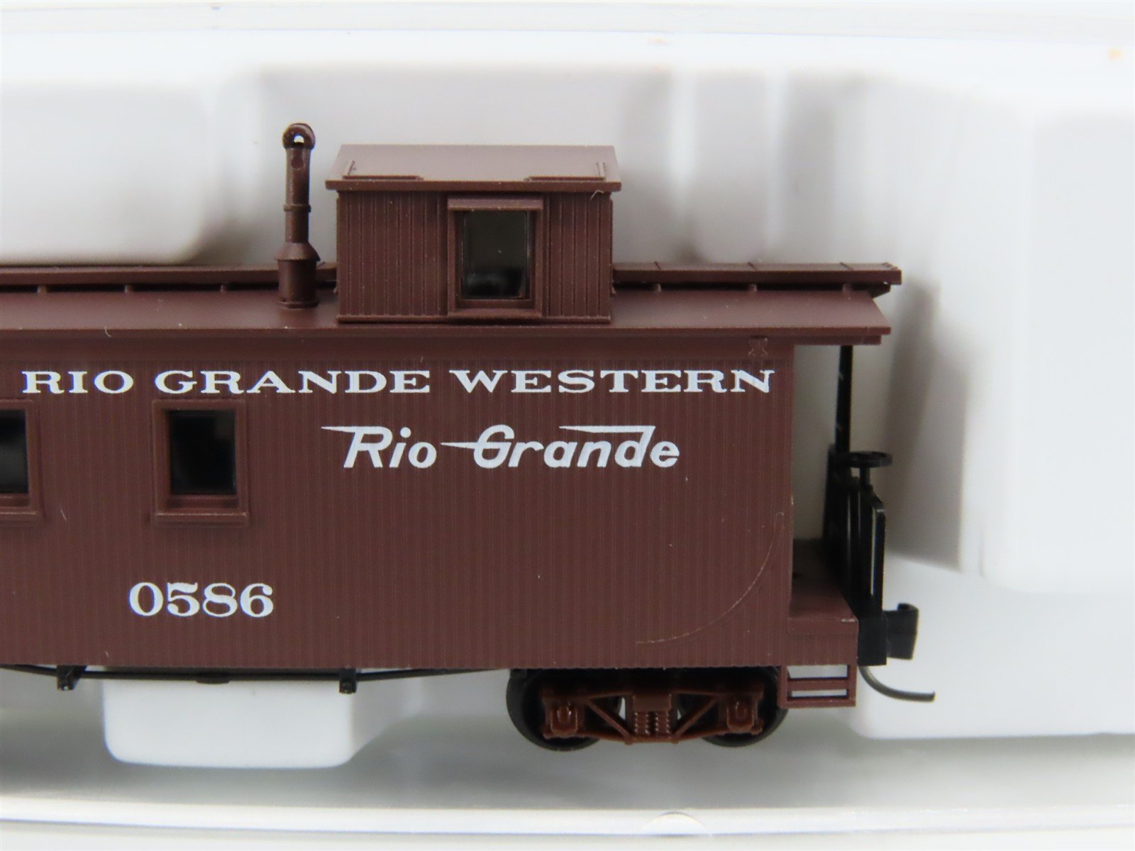 Nn3 Scale Micro-Trains MTL 15502 D&RGW Rio Grande Railroad Cupola Caboose #0586
