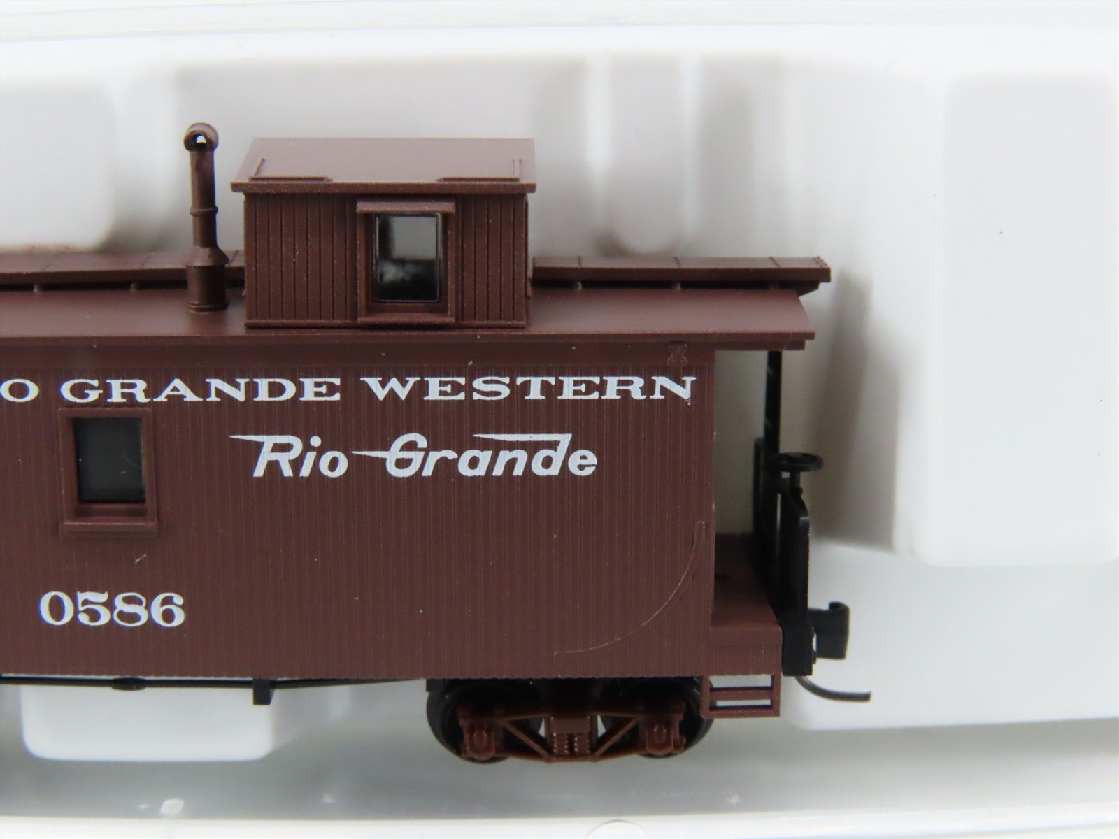 Nn3 Scale Micro-Trains MTL 15502 D&RGW Rio Grande Railroad Cupola Caboose #0586