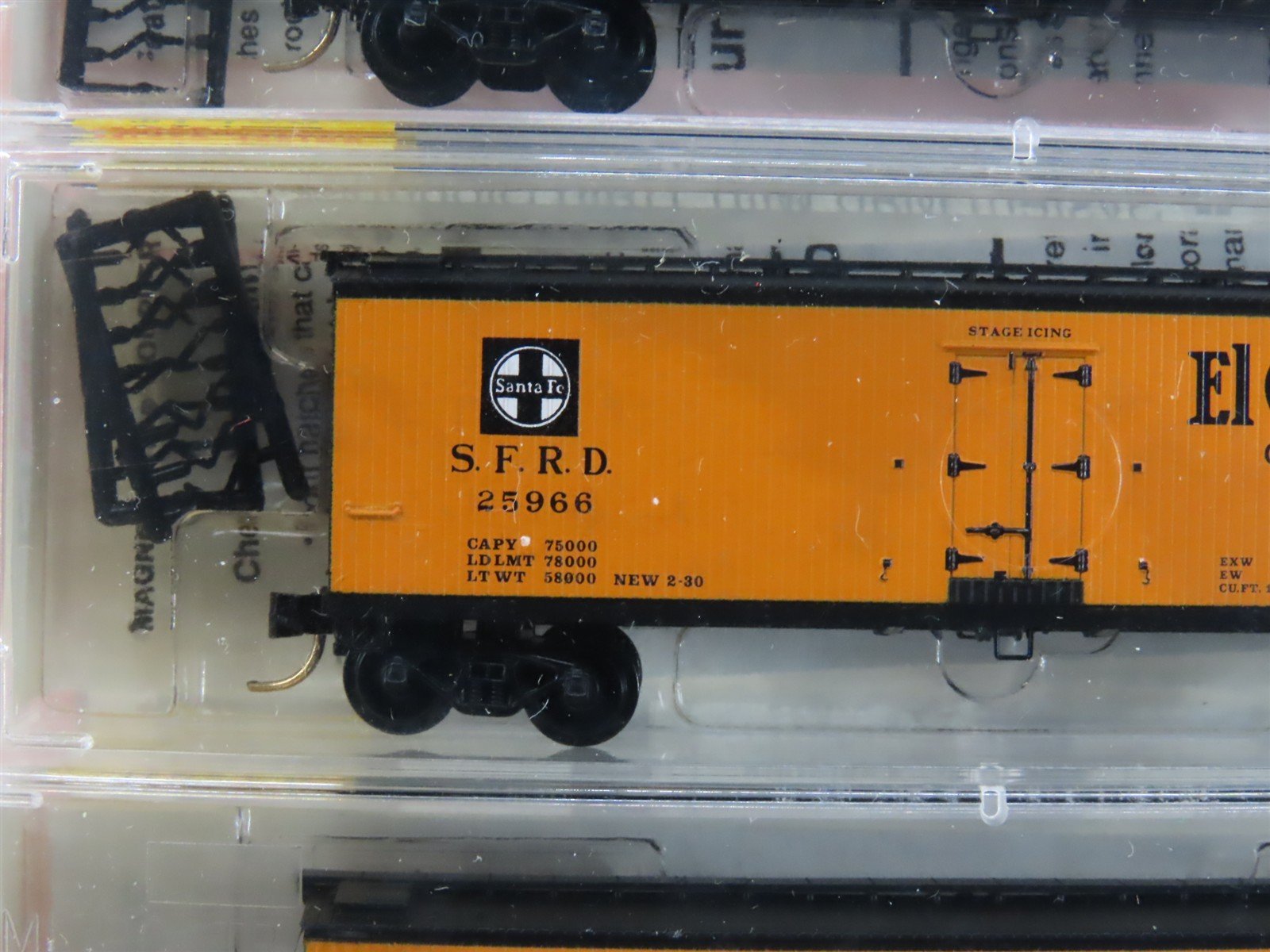 N Scale Micro-Trains MTL 47242 SFRD Santa Fe 40' Wood Reefers 3-Pack Sealed