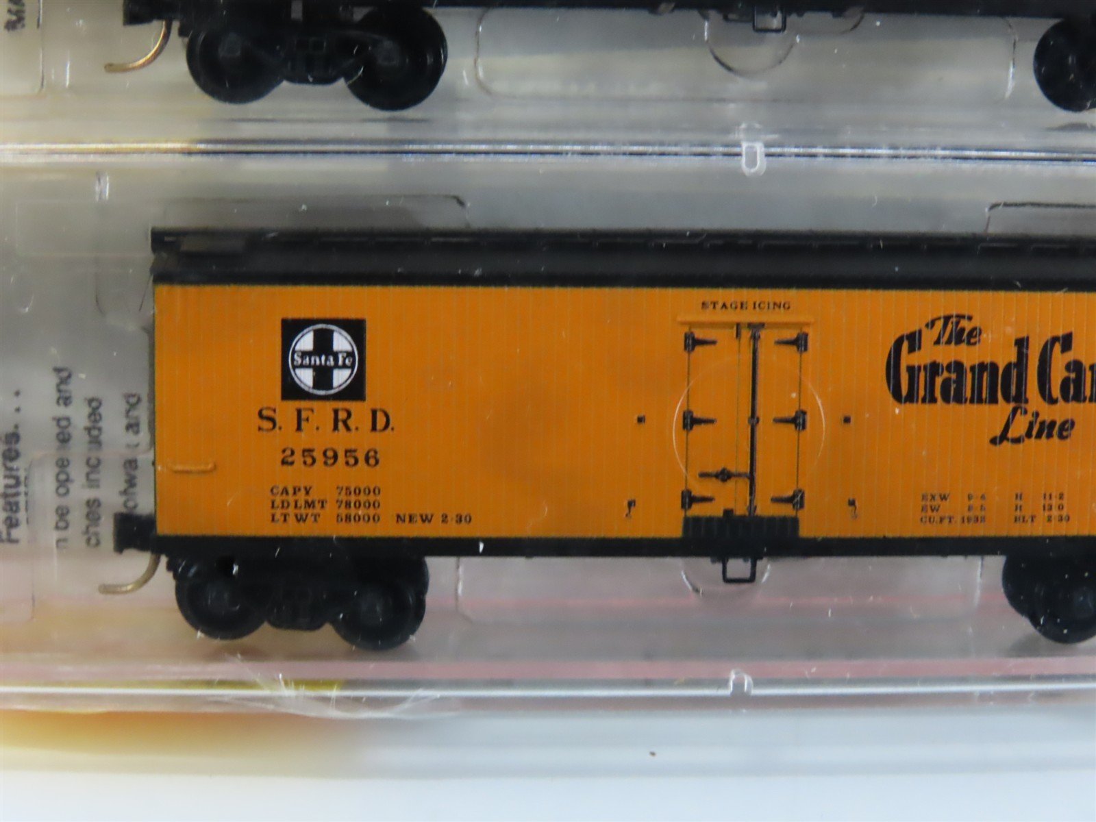 N Scale Micro-Trains MTL 47242 SFRD Santa Fe 40' Wood Reefers 3-Pack Sealed