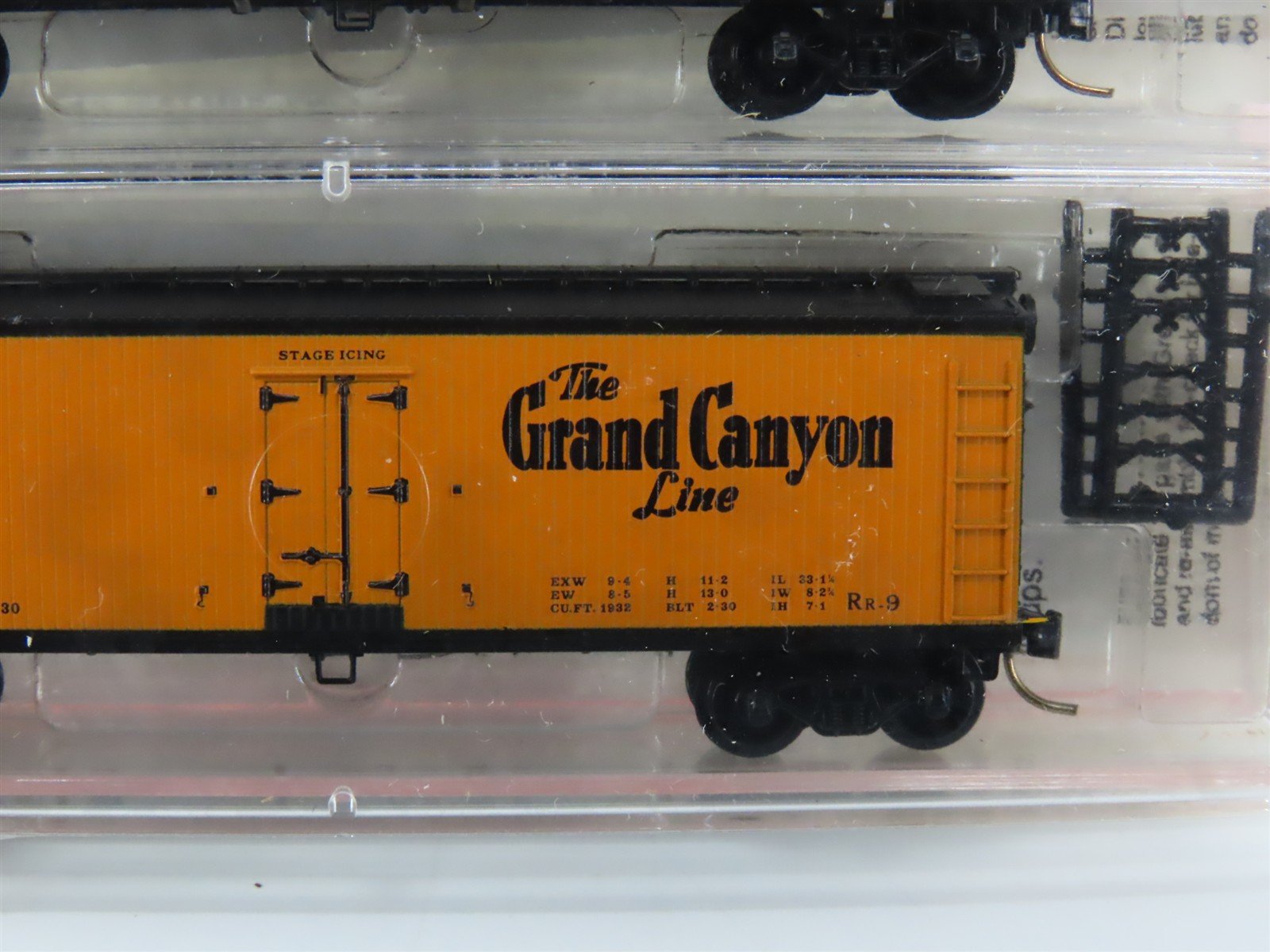N Scale Micro-Trains MTL 47242 SFRD Santa Fe 40' Wood Reefers 3-Pack Sealed