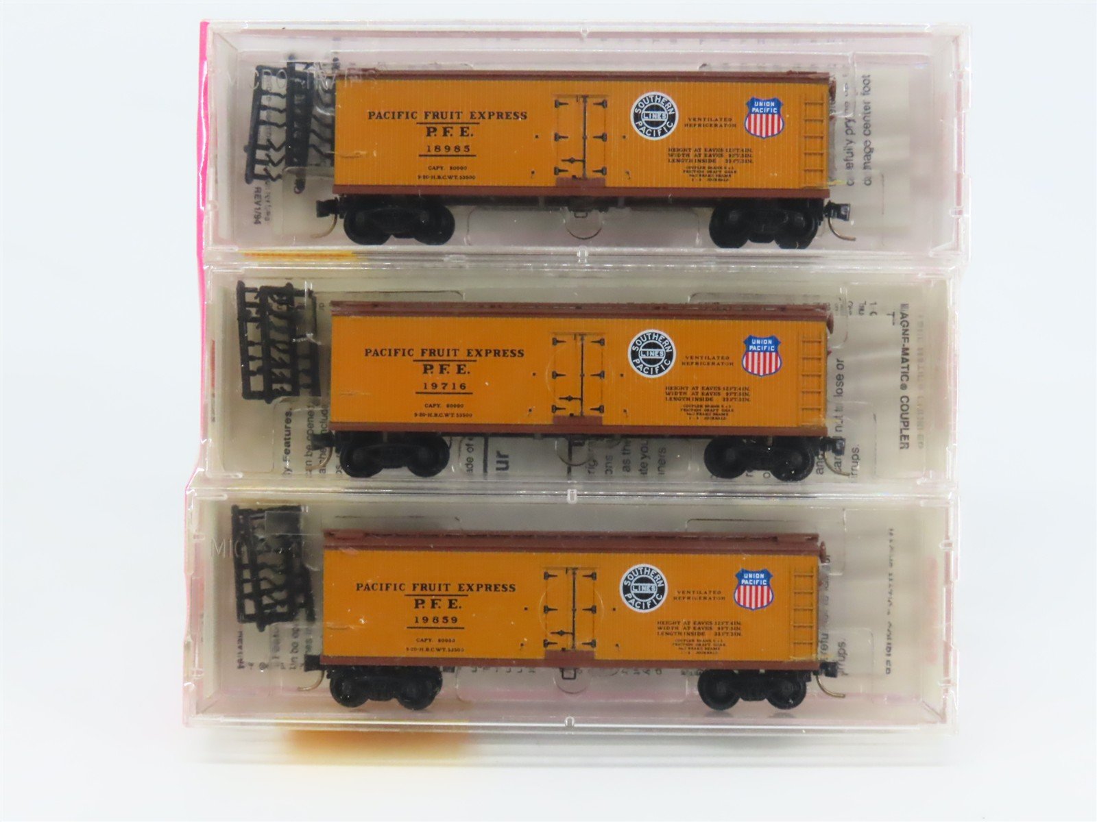 N Scale Micro-Trains MTL 47062 PFE Pacific Fruit Express Reefers 3-Pack Sealed