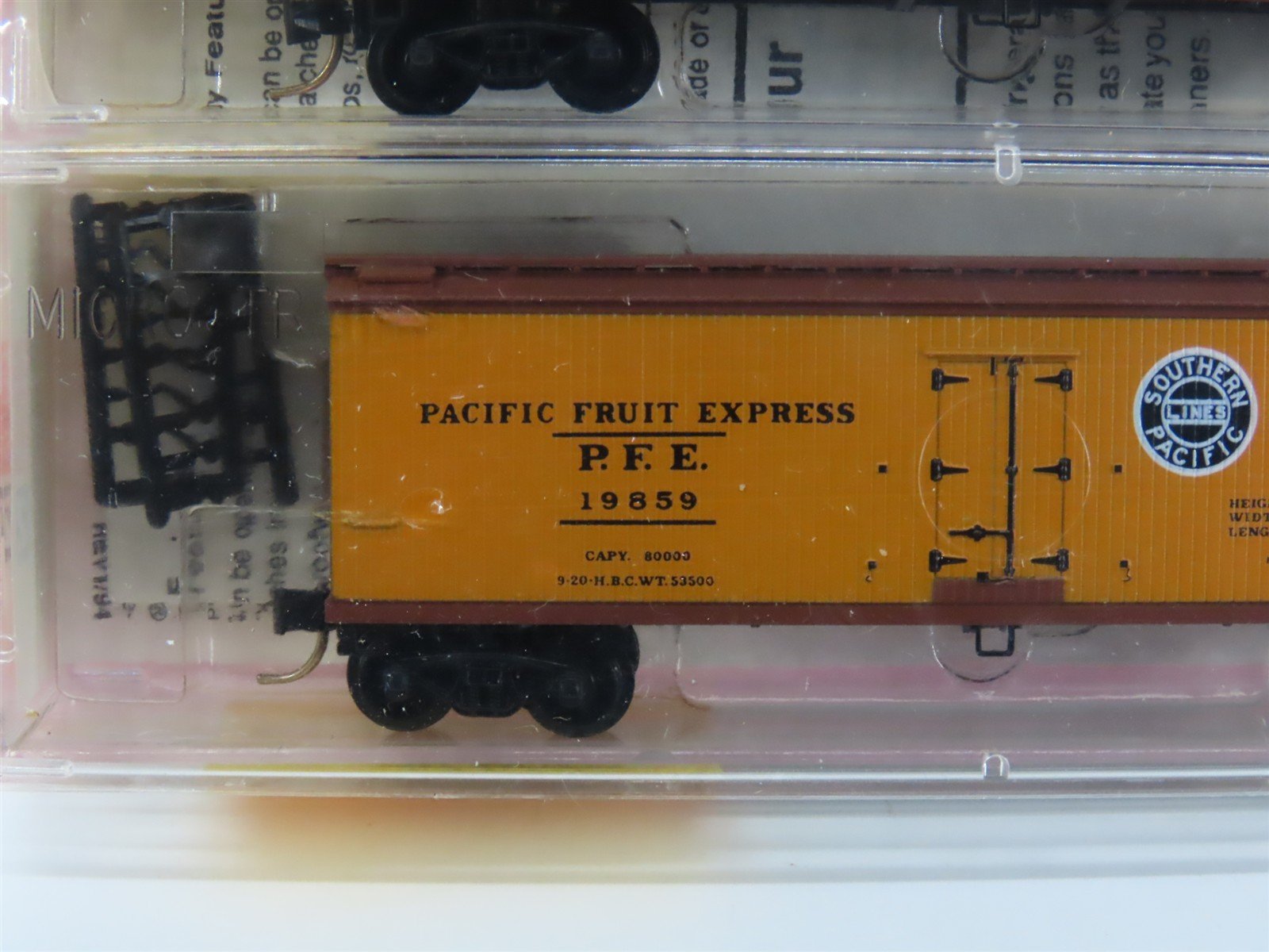 N Scale Micro-Trains MTL 47062 PFE Pacific Fruit Express Reefers 3-Pack Sealed