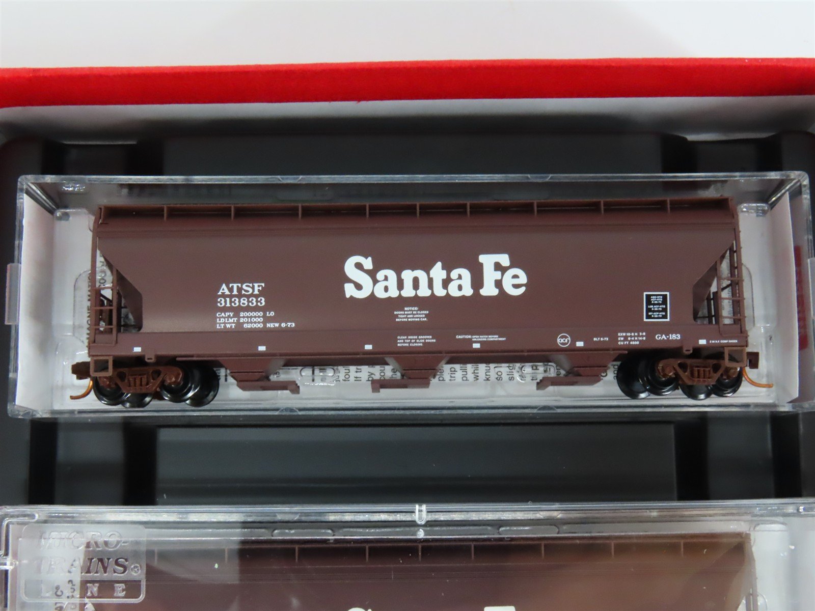 N Micro-Trains MTL 993 00 020 ATSF Santa Fe 3-Bay Hoppers 4-Car Runner Pack