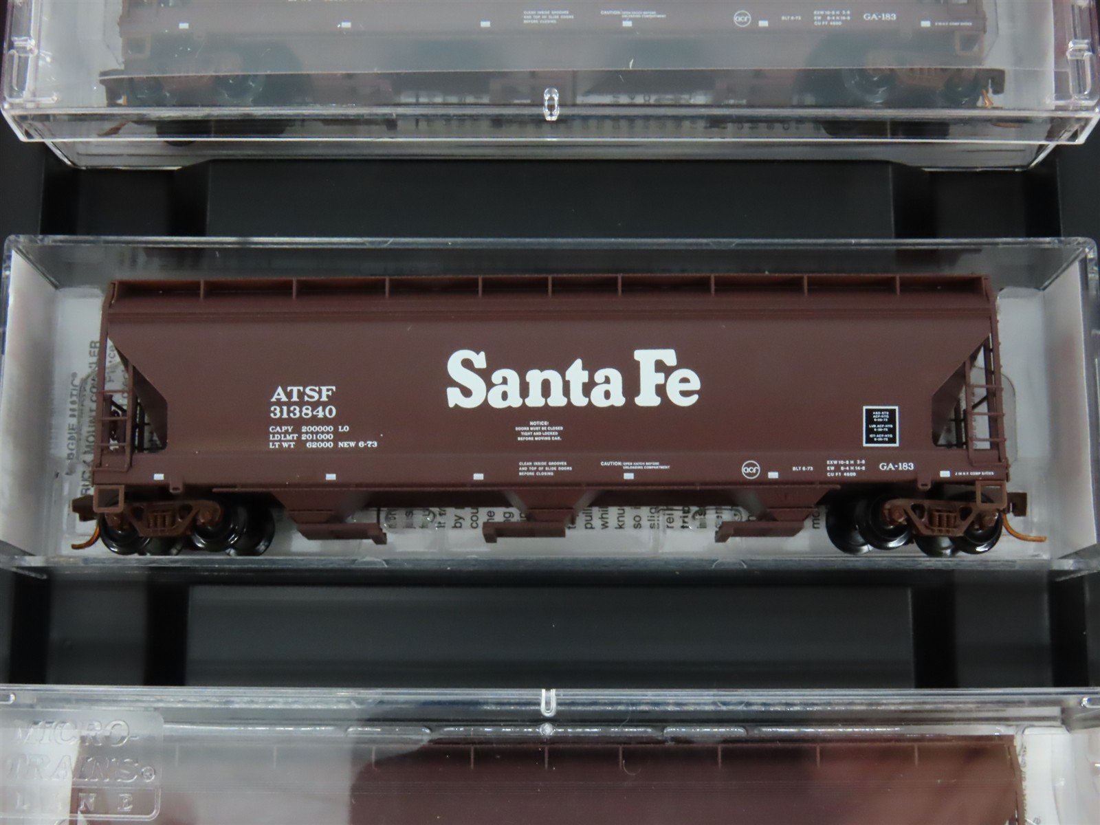 N Micro-Trains MTL 993 00 020 ATSF Santa Fe 3-Bay Hoppers 4-Car Runner Pack