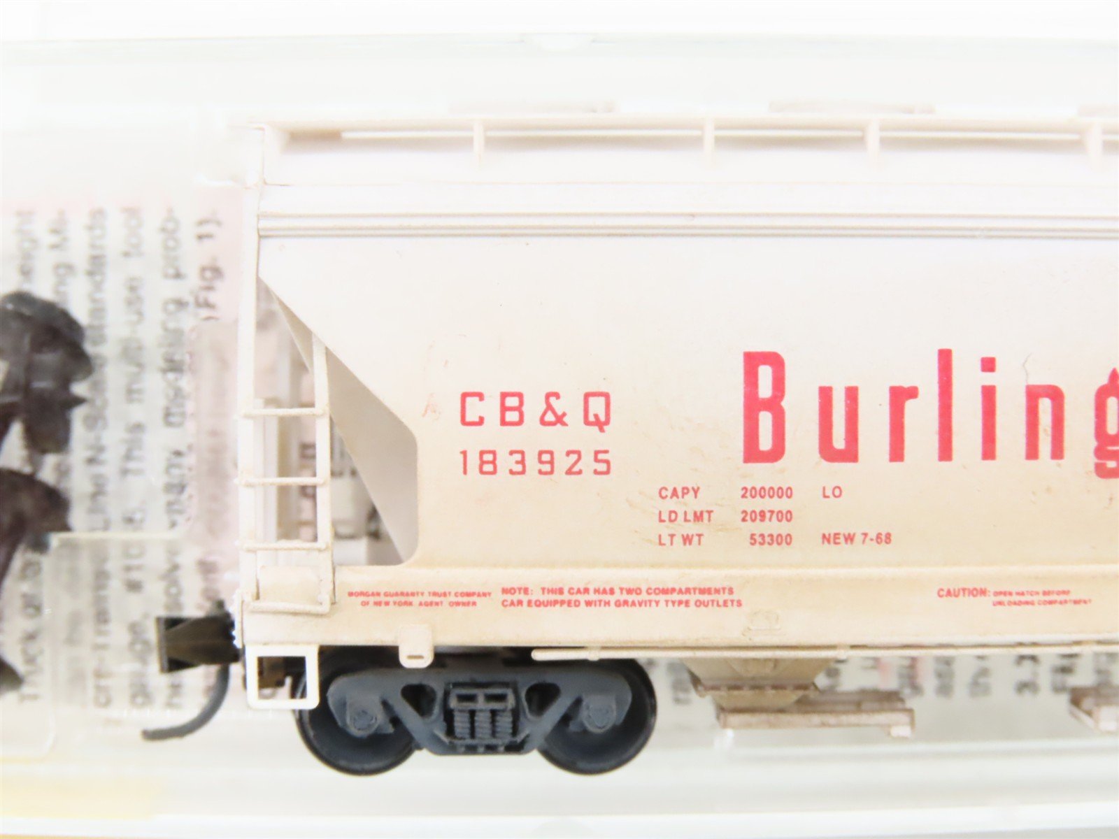 N Scale Micro-Trains MTL 92070 CBQ Burlington 2-Bay Covered Hopper #183295