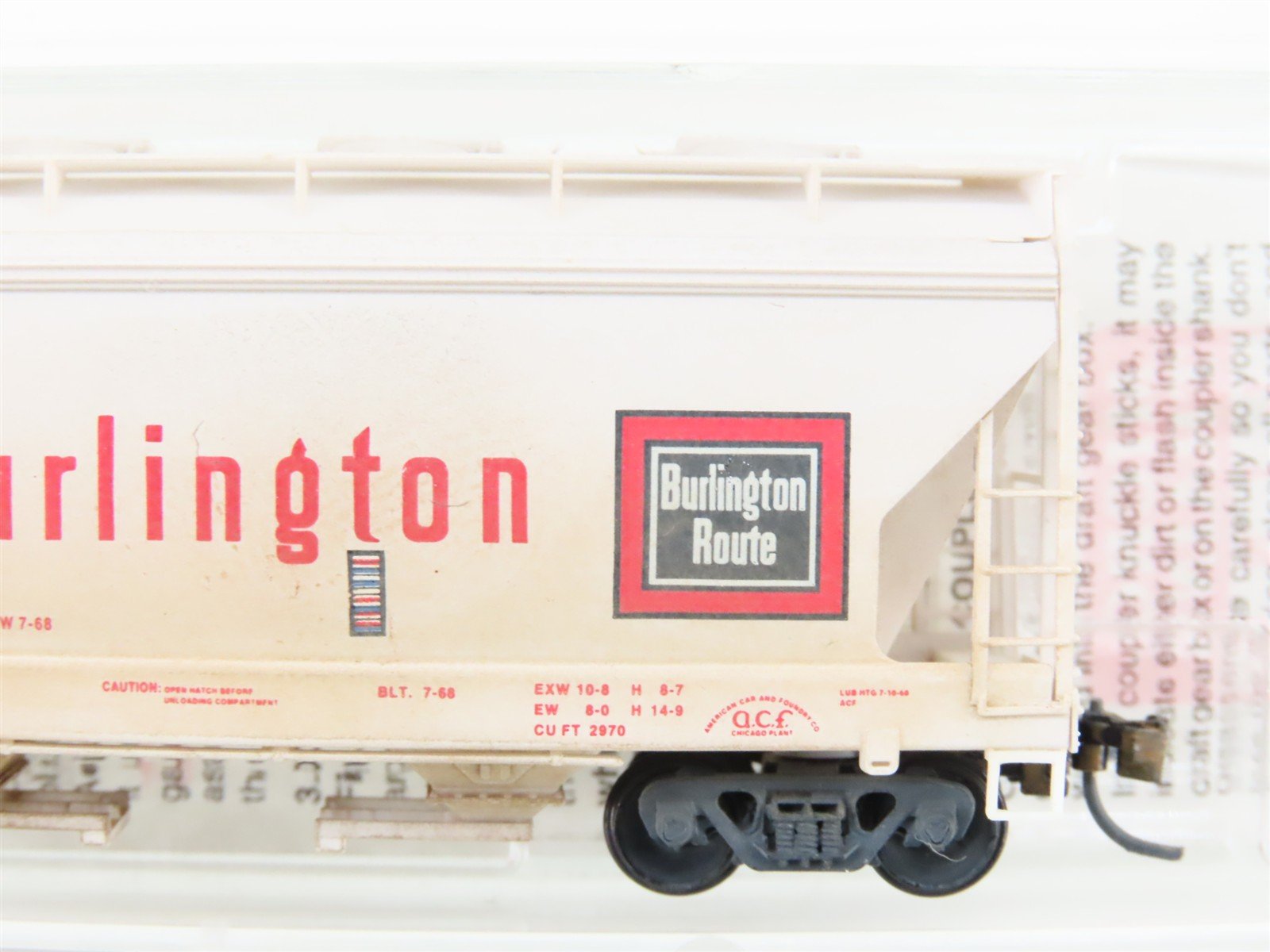 N Scale Micro-Trains MTL 92070 CBQ Burlington 2-Bay Covered Hopper #183295
