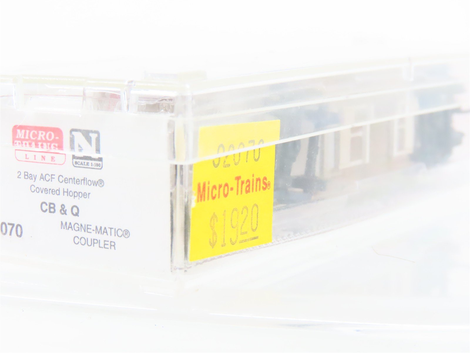 N Scale Micro-Trains MTL 92070 CBQ Burlington 2-Bay Covered Hopper #183295