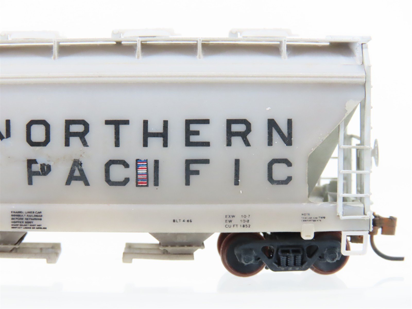 N Scale Micro-Trains MTL NP Northern Pacific 2-Bay Covered Hopper #75902 CUSTOM