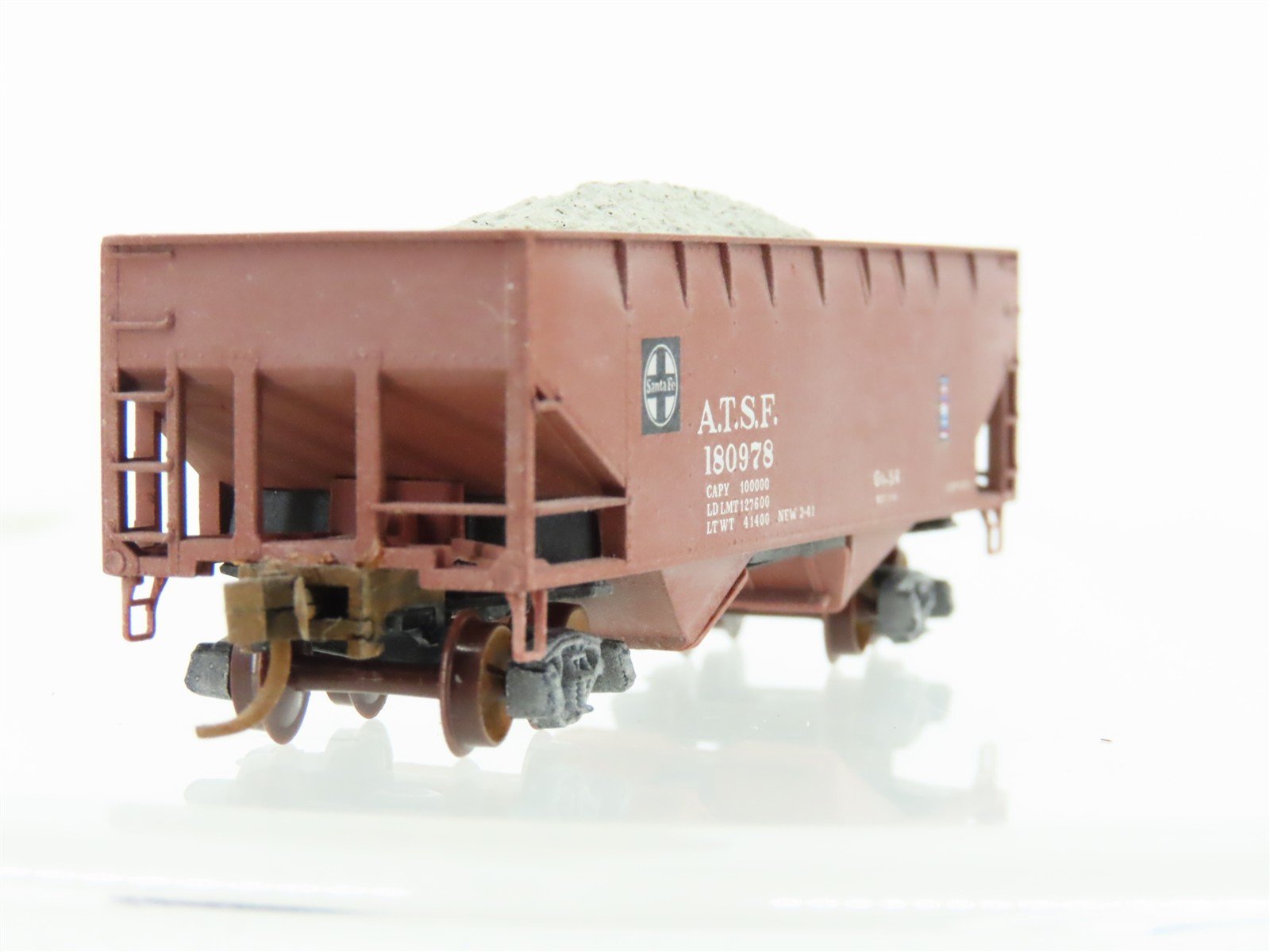 N Scale Micro-Trains/Kadee 55010 ATSF Santa Fe 2-Bay Hopper #180975 Weathered