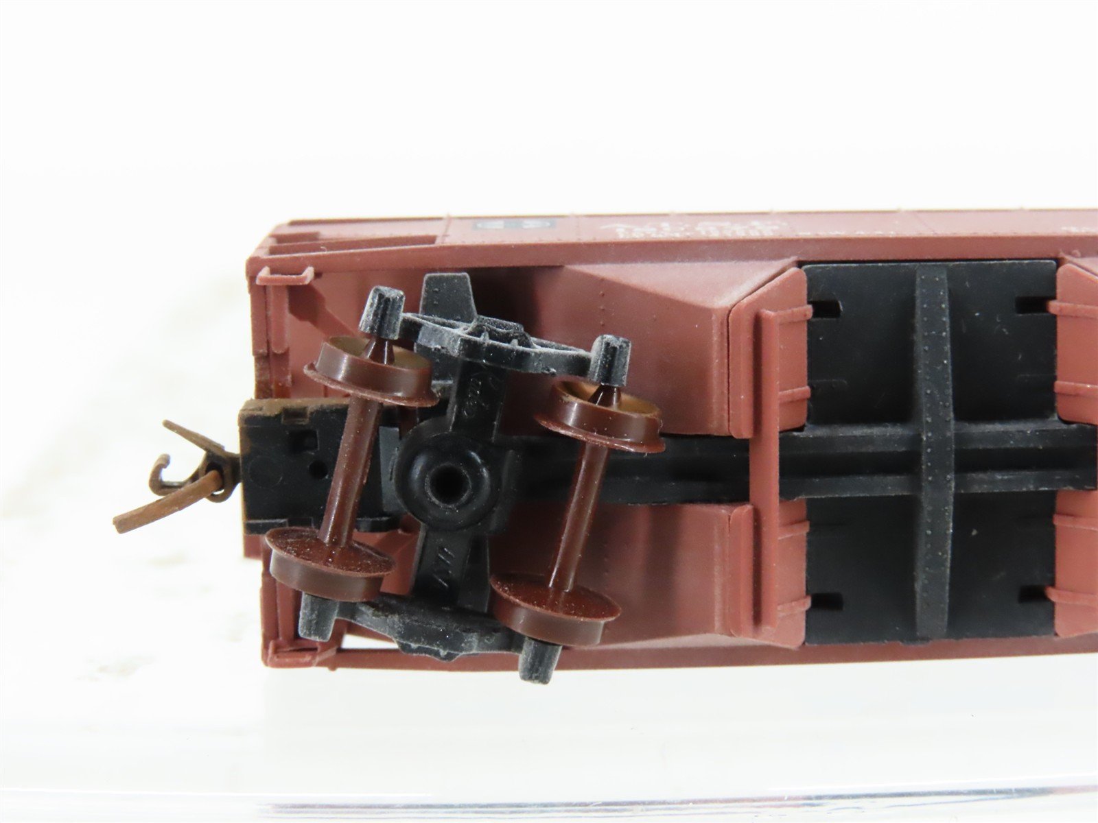 N Scale Micro-Trains/Kadee 55010 ATSF Santa Fe 2-Bay Hopper #180975 Weathered