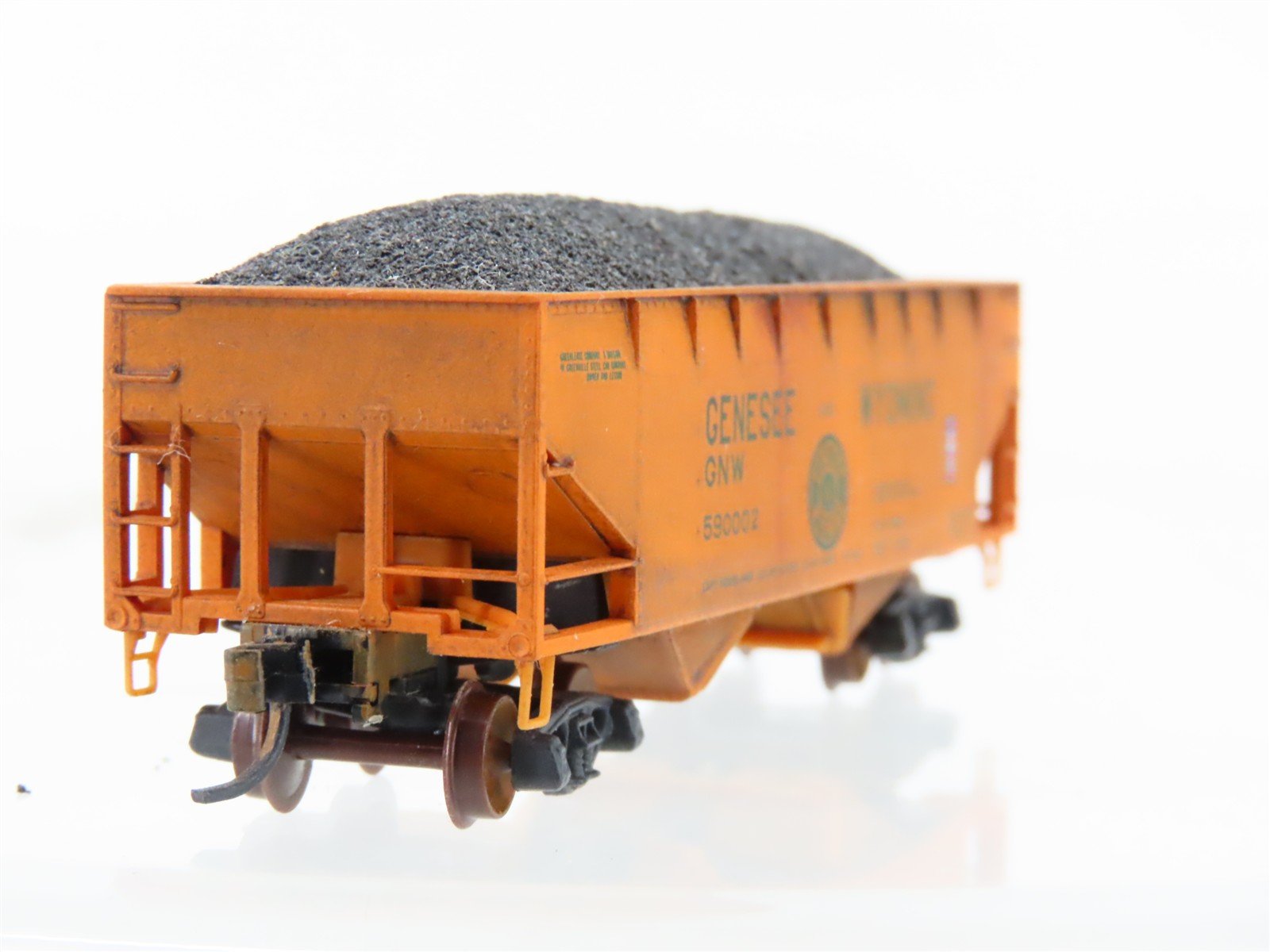 N Micro-Trains/Kadee 55050 G&W Genesee & Wyoming 2-Bay Hopper #590002 Weathered